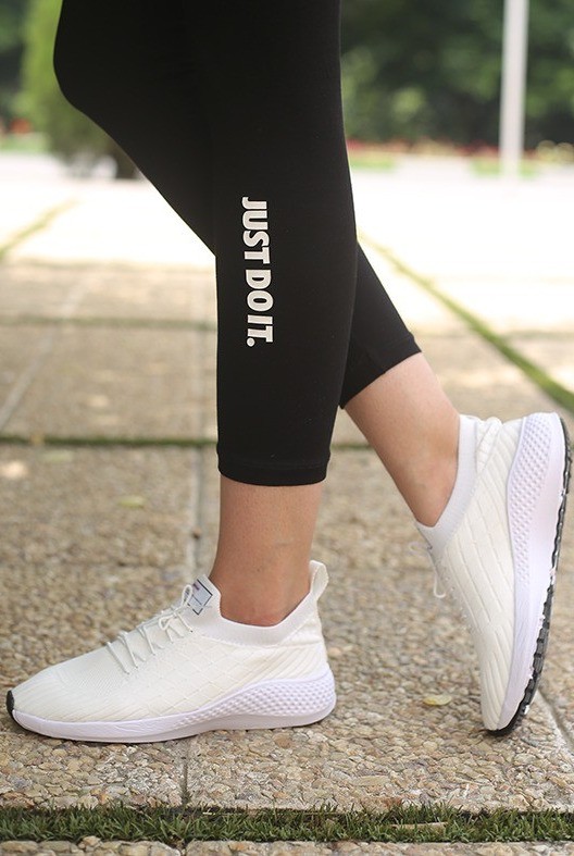 کفش اسپرت زنانه بافتی ساده