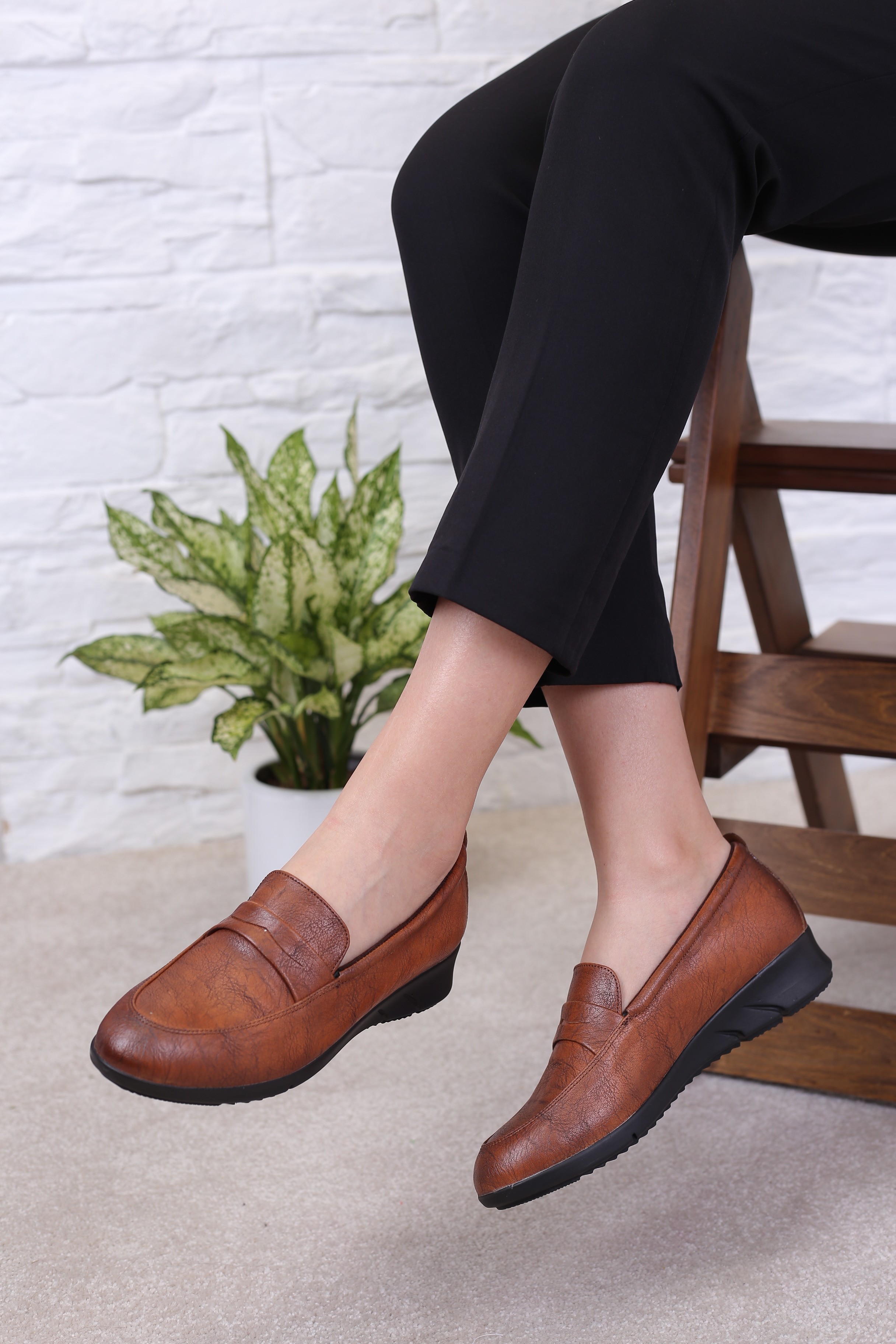 کفش کالج زنانه آیسان