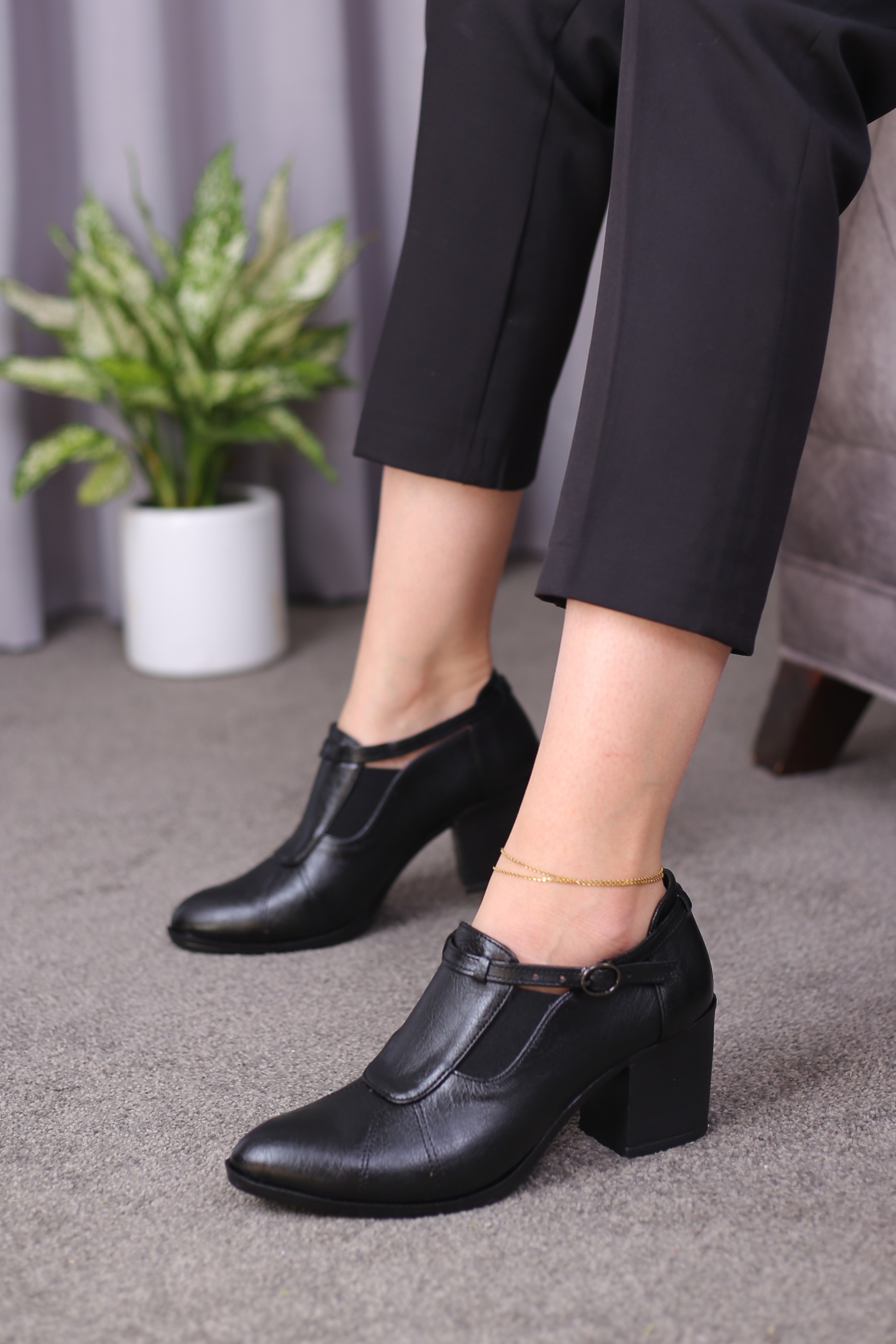 کفش پرسنلی زنانه دیزاین