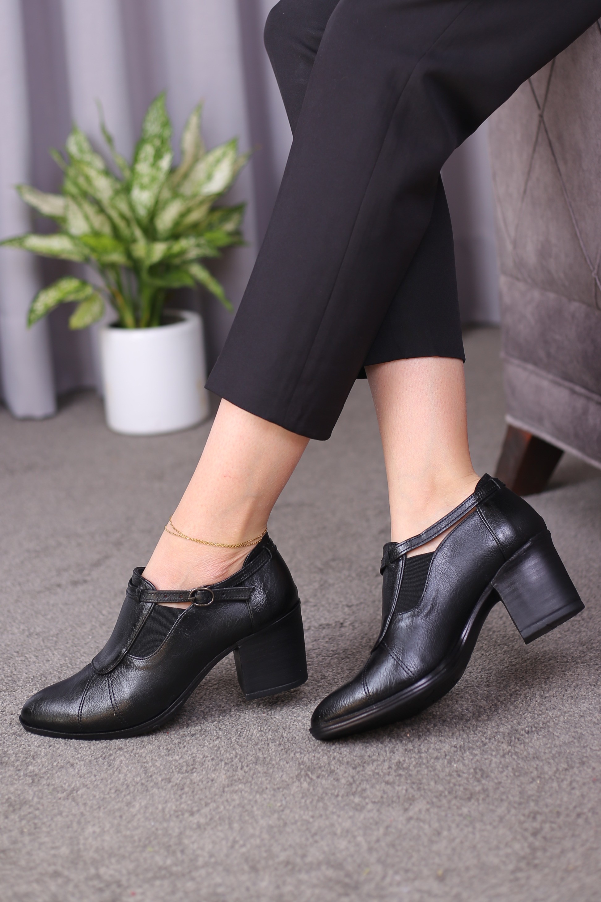 کفش پرسنلی زنانه دیزاین