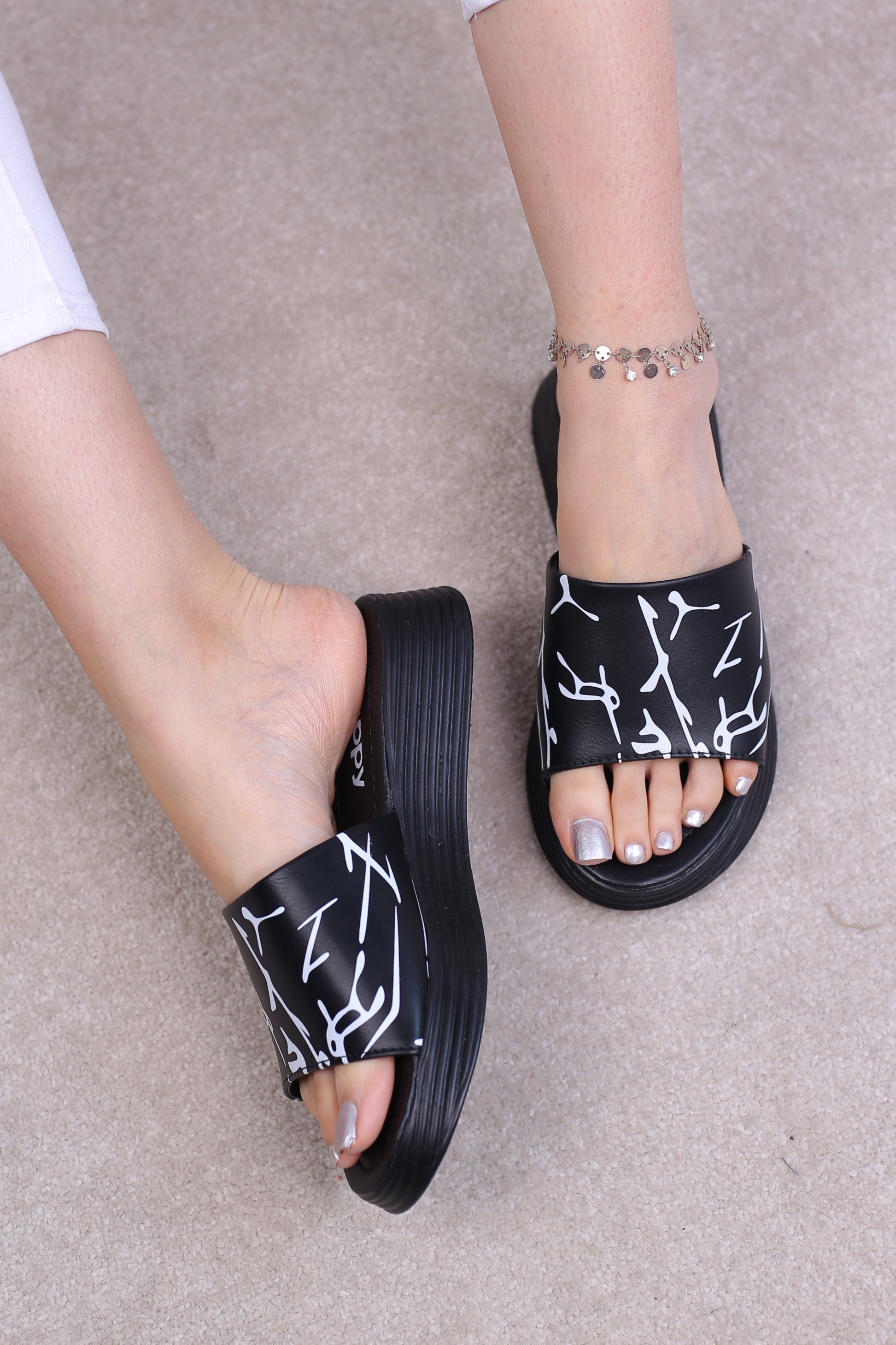 کفش صندل زنانه روفرشی آیسان