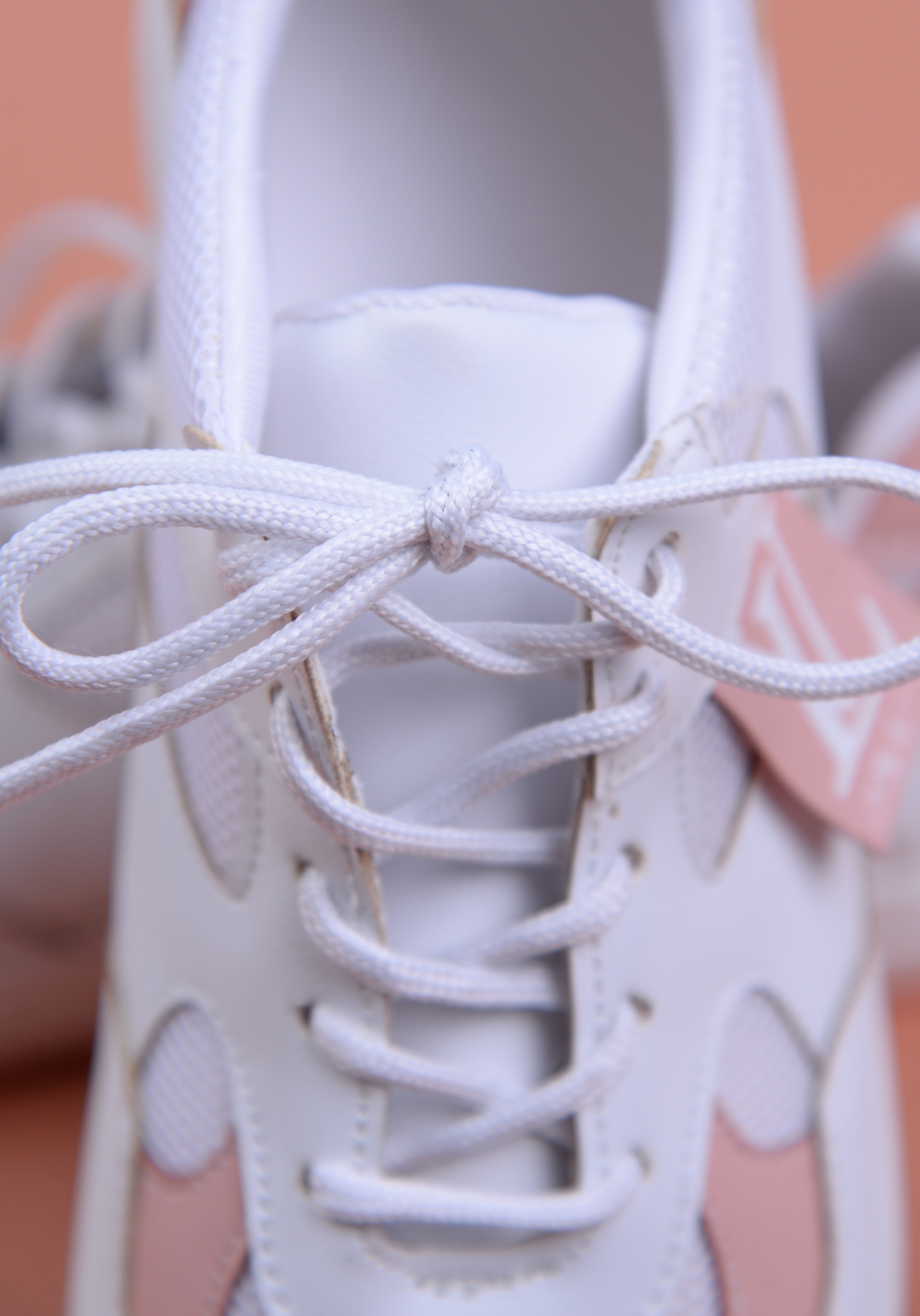 کفش اسپرت زنانه ال وی