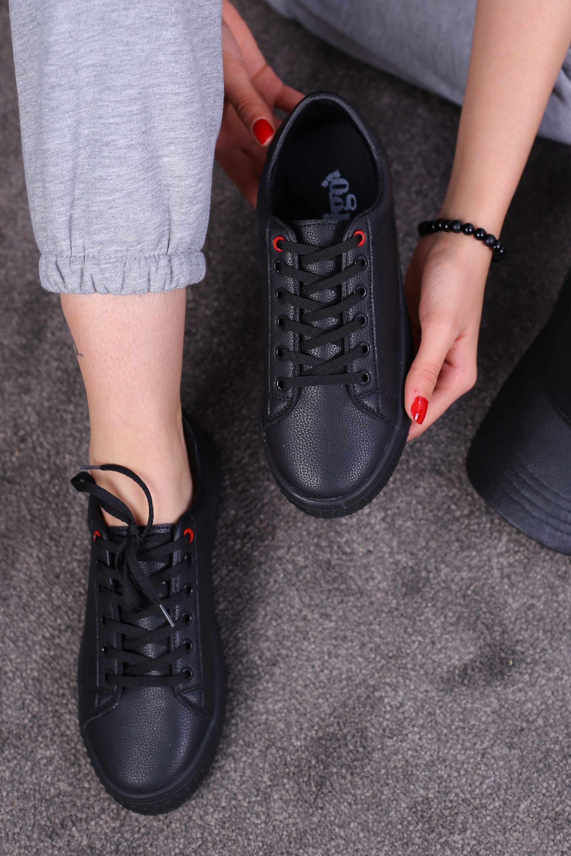 کفش اسپرت زنانه ترافیک