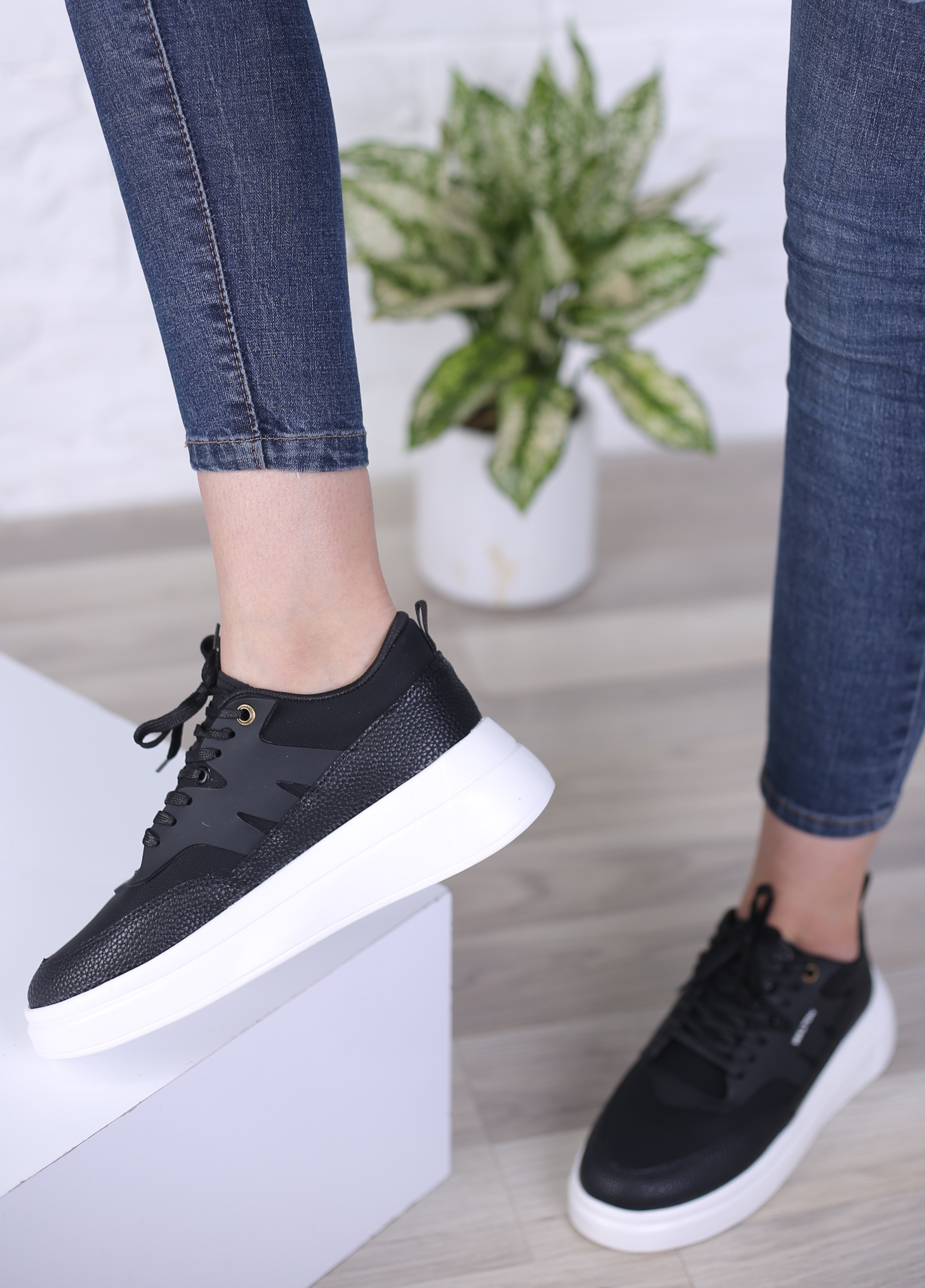 کفش اسپرت زنانه والتون