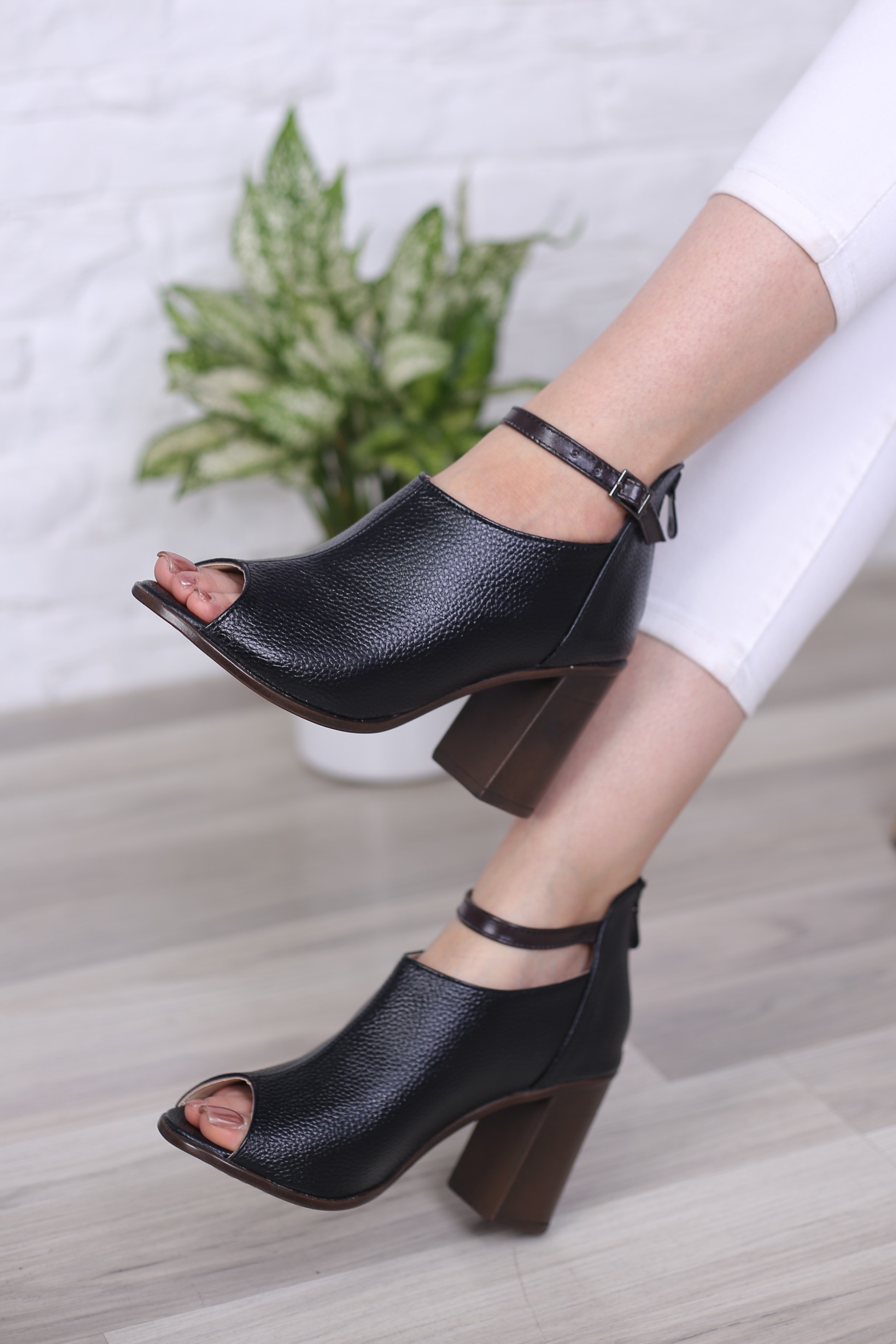 کفش زنانه مجلسی پاشنه دار مرلین کد701