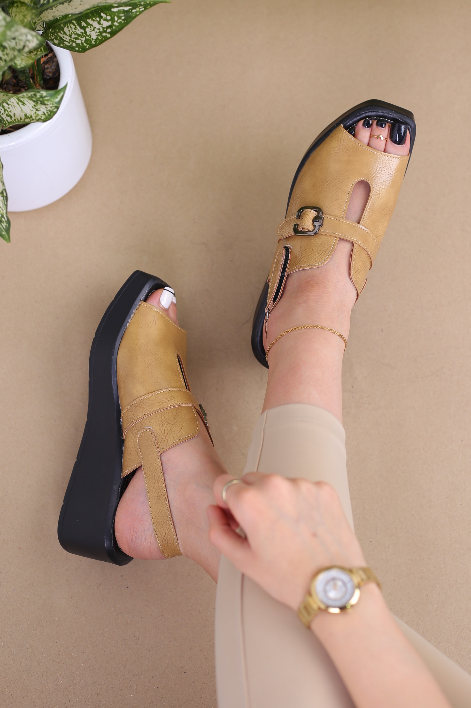 کفش صندل زنانه تابستانی لایو