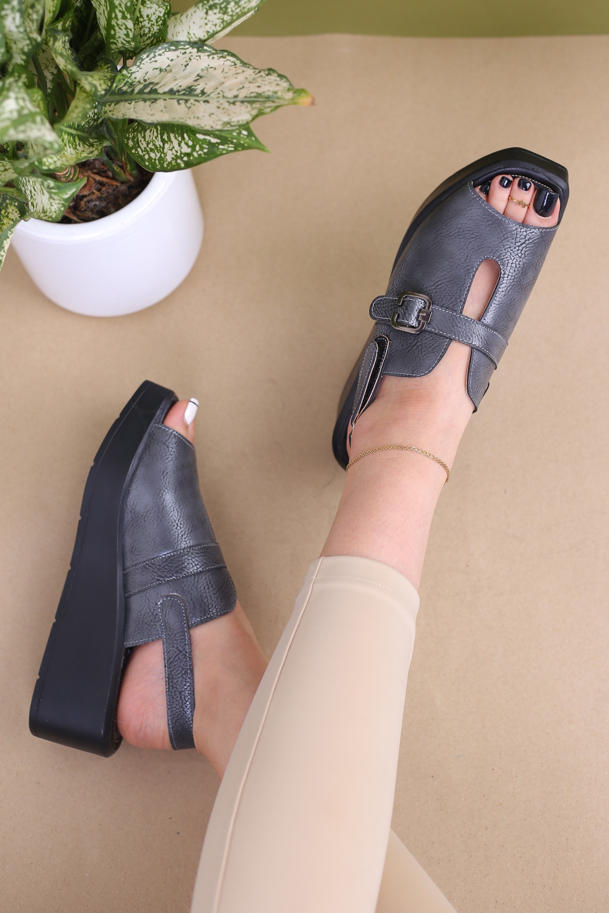 کفش صندل زنانه تابستانی لایو