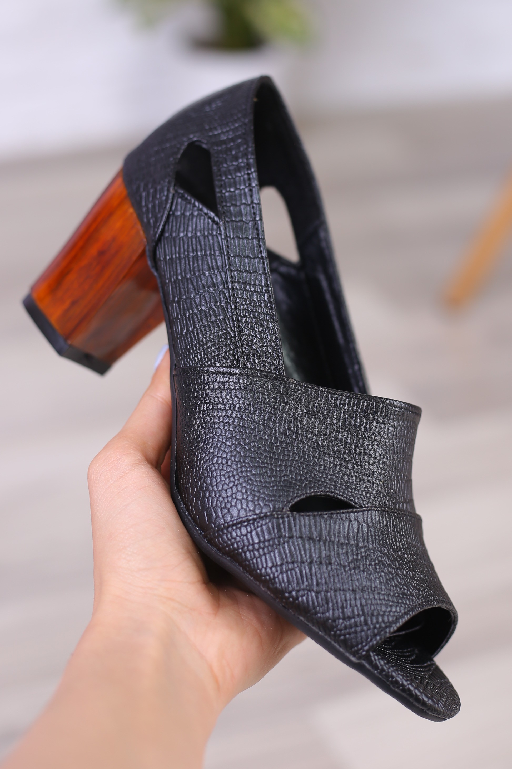 کفش چرم زنانه پرسنلی چوبی