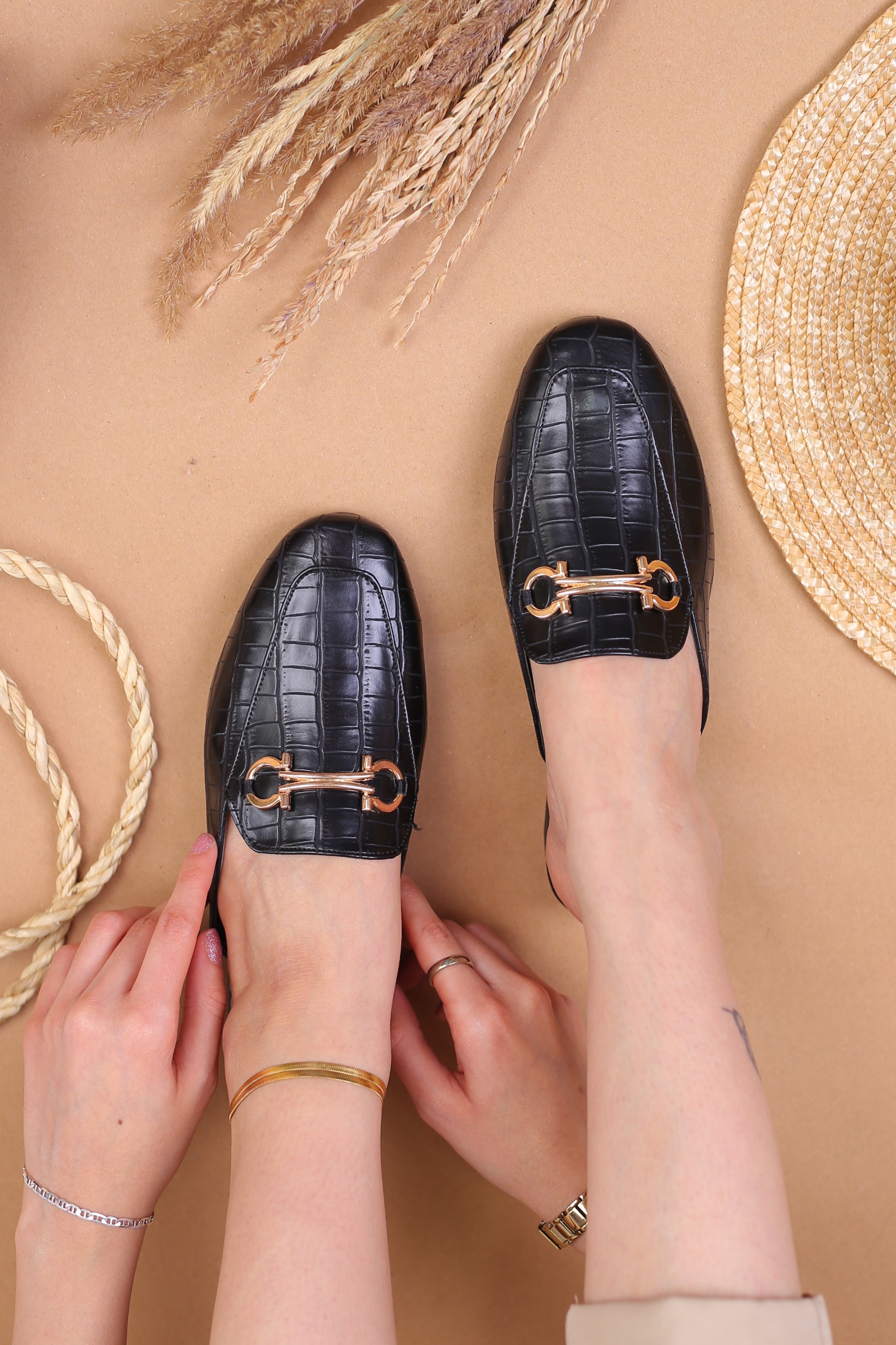 کفش صندل زنانه روفرشی جلو بسته گوچی