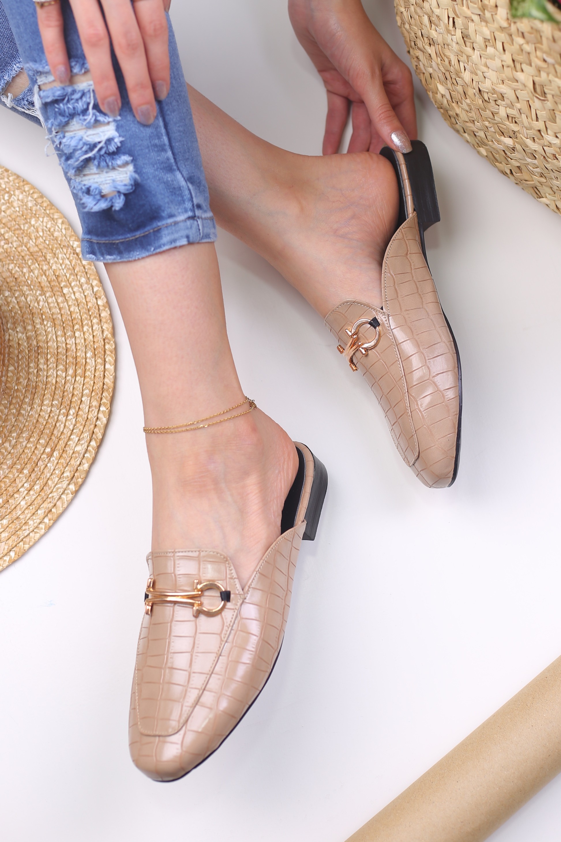 کفش صندل زنانه روفرشی جلو بسته گوچی