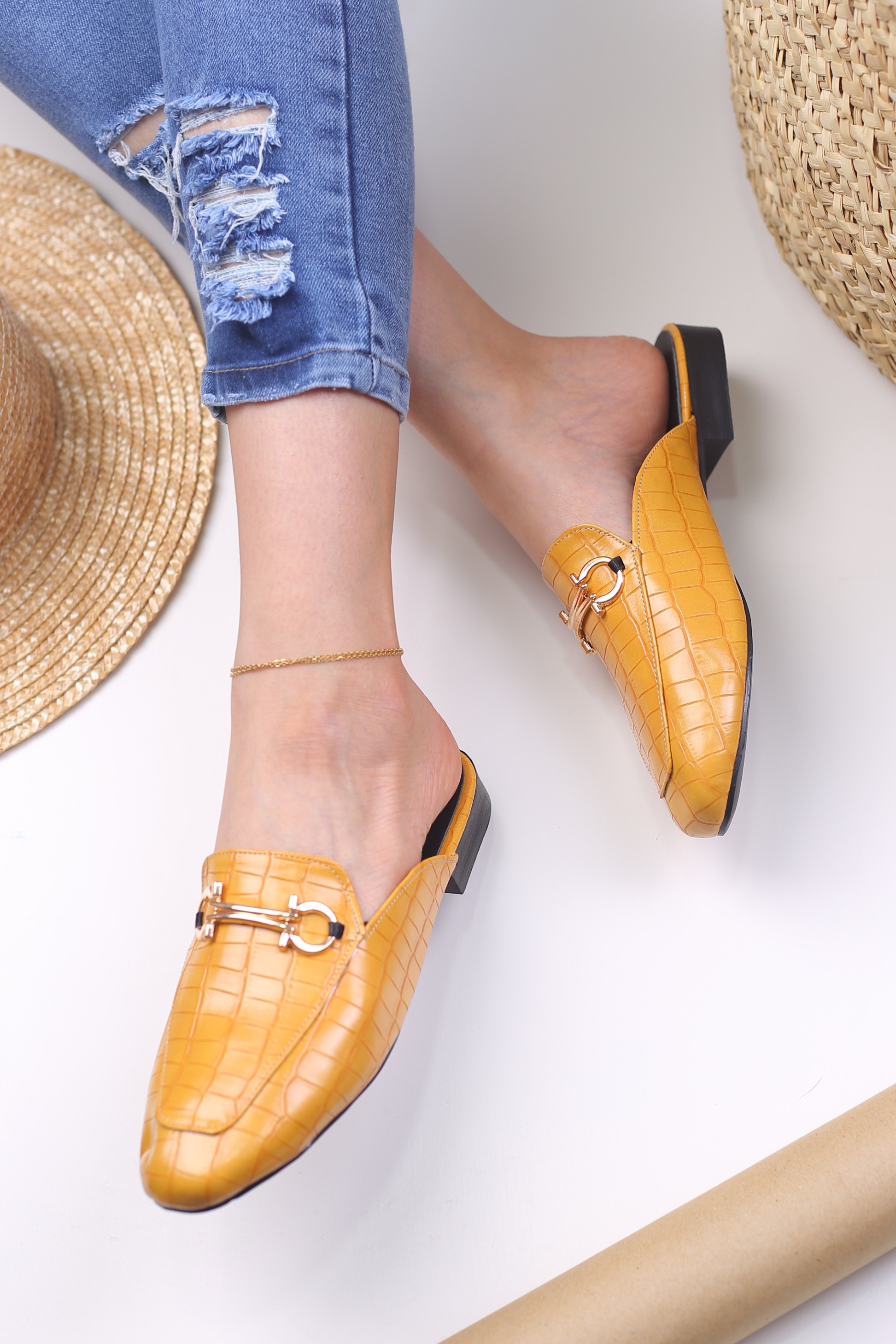 کفش صندل زنانه روفرشی جلو بسته گوچی