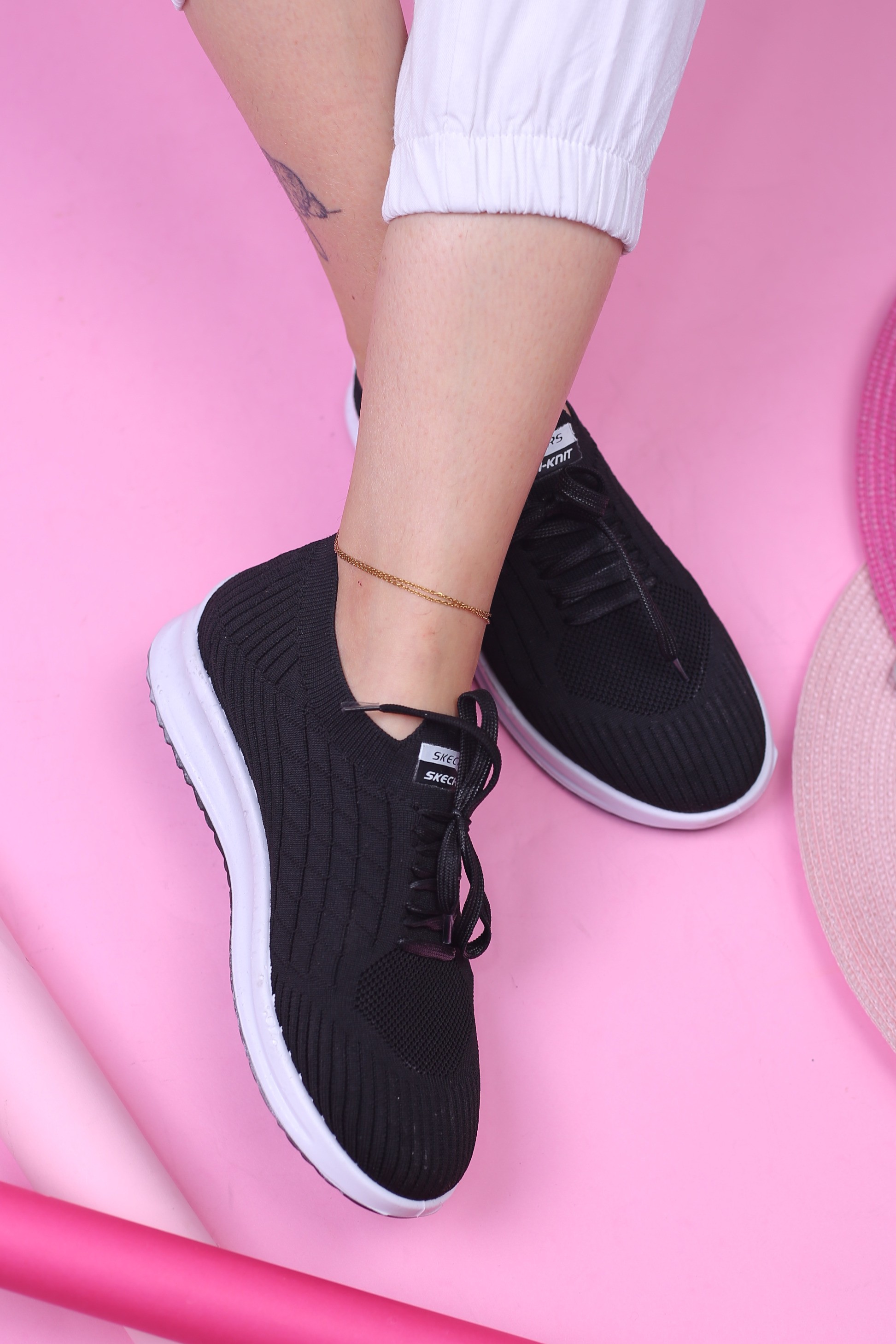 کفش اسپرت زنانه بافتی آلوارس