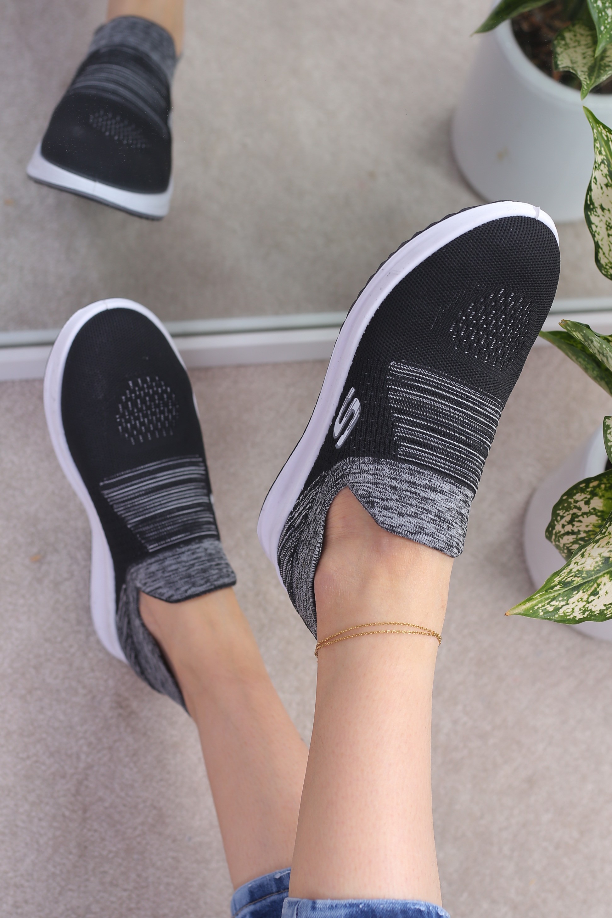 کفش اسپرت زنانه بافتی دورنگ