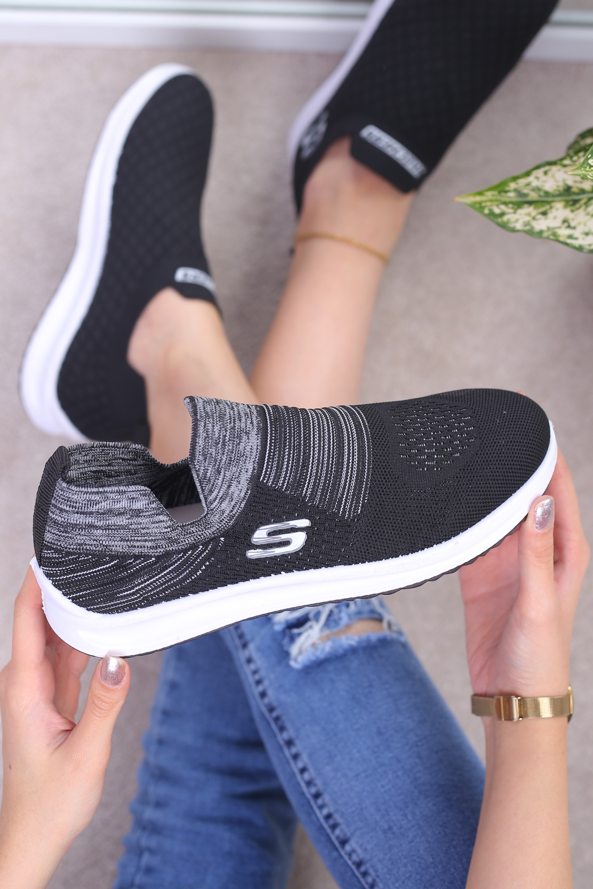 کفش اسپرت زنانه بافتی دورنگ