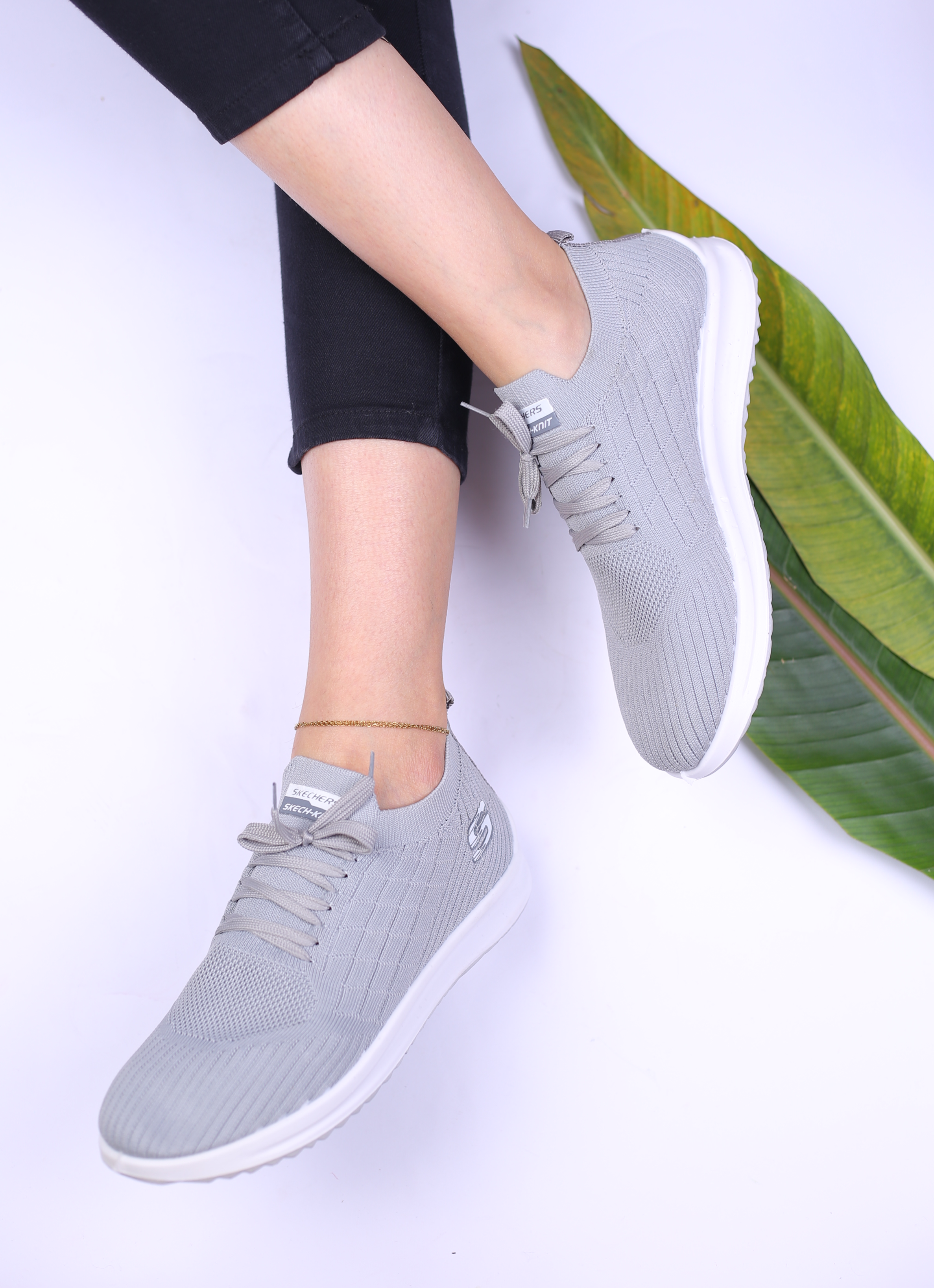 کفش اسپرت زنانه بافتی آلوارس