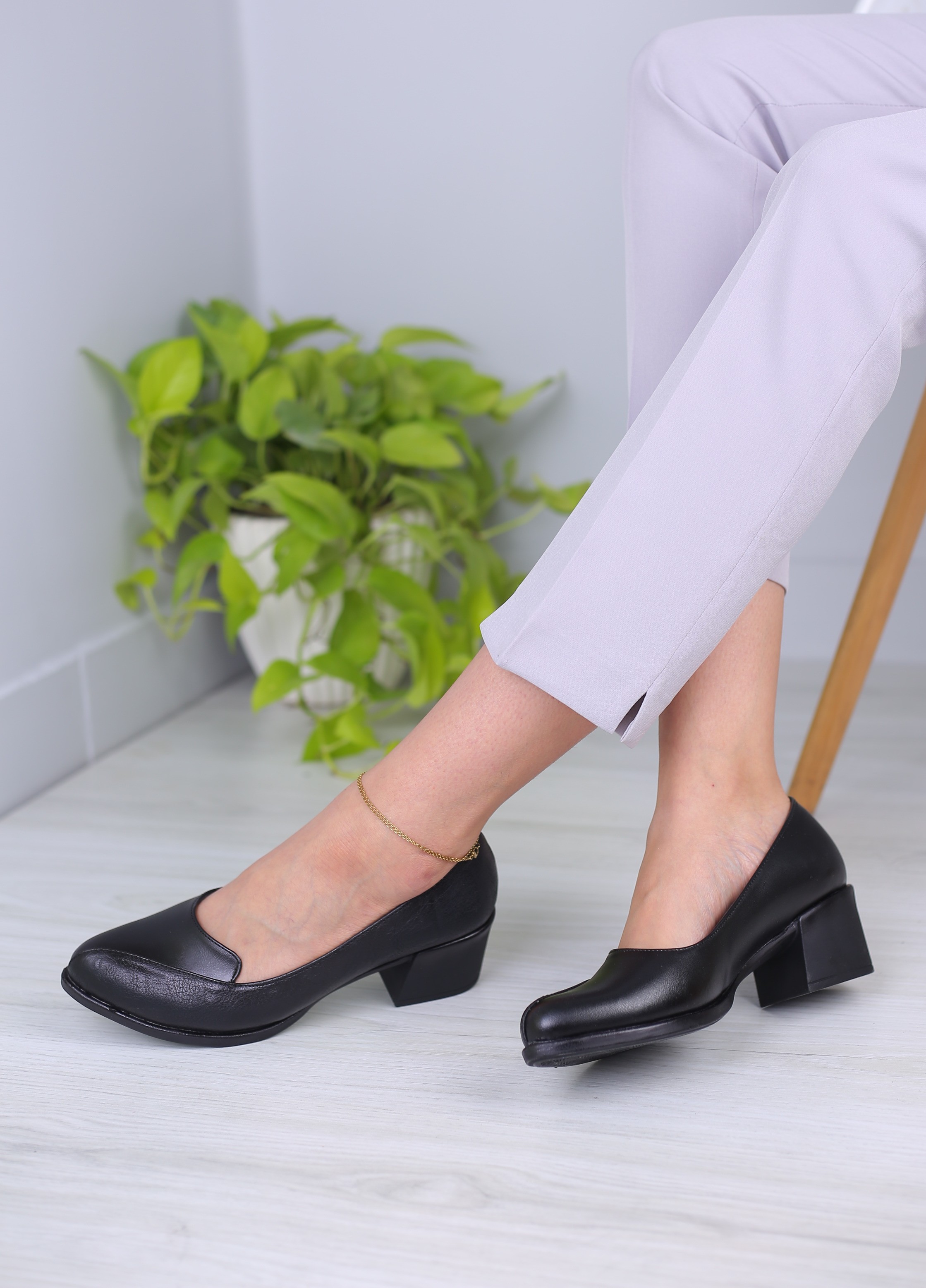 کفش پرسنلی زنانه ابرو باربی