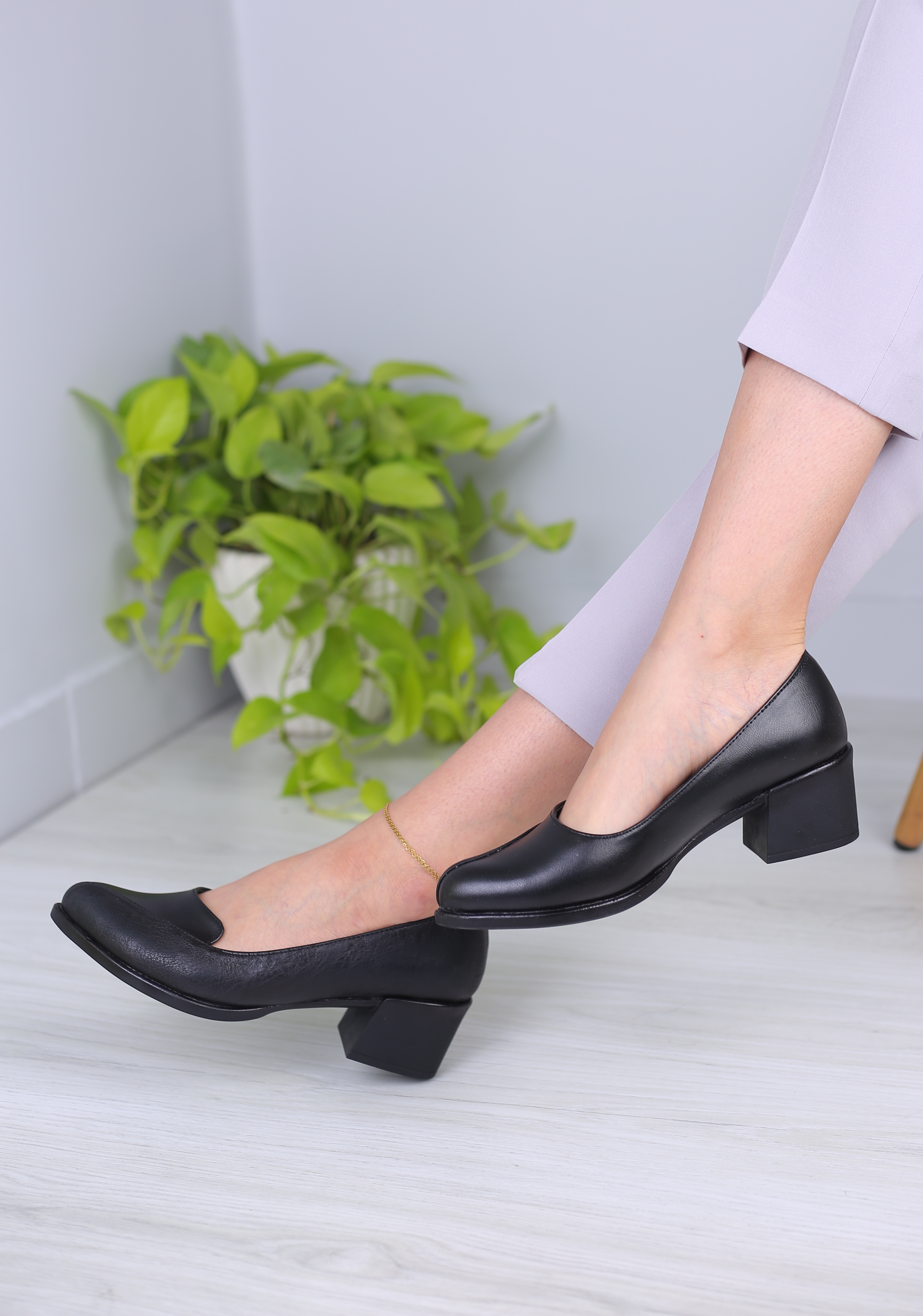 کفش پرسنلی زنانه ابرو باربی