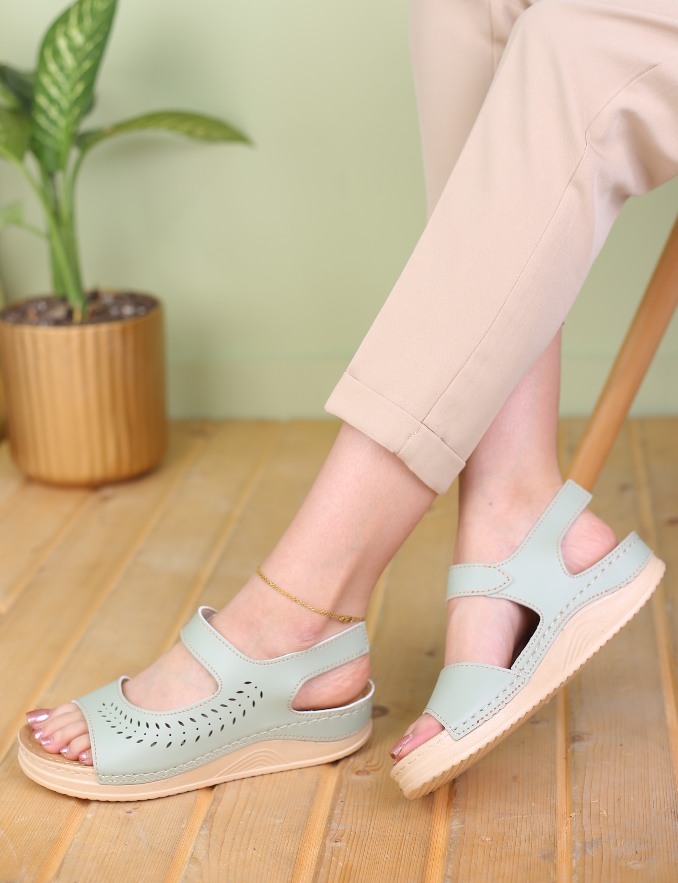 کفش صندل رکابدار زنانه طبی ساتیا