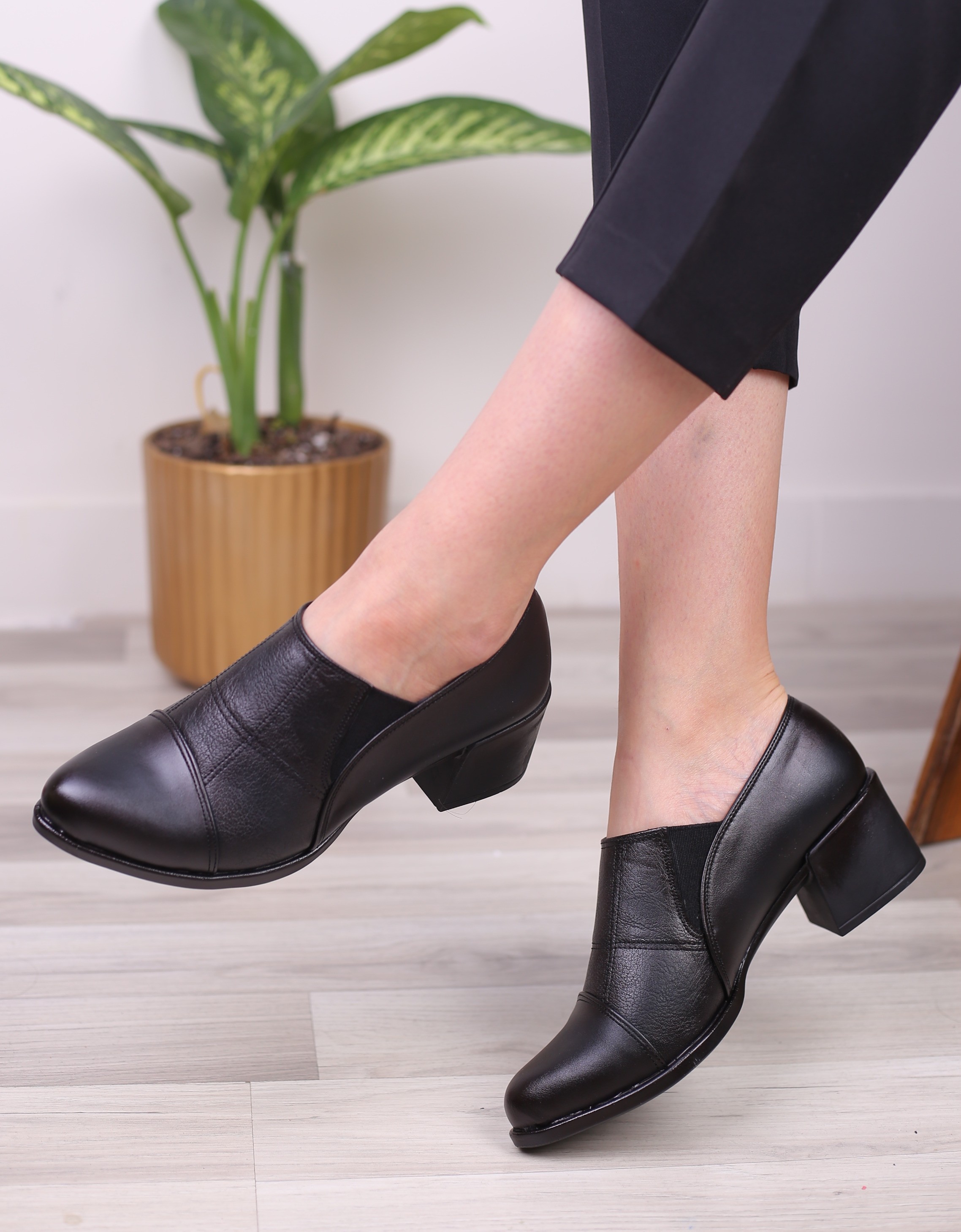 کفش پرسنلی زنانه طبی کامیل