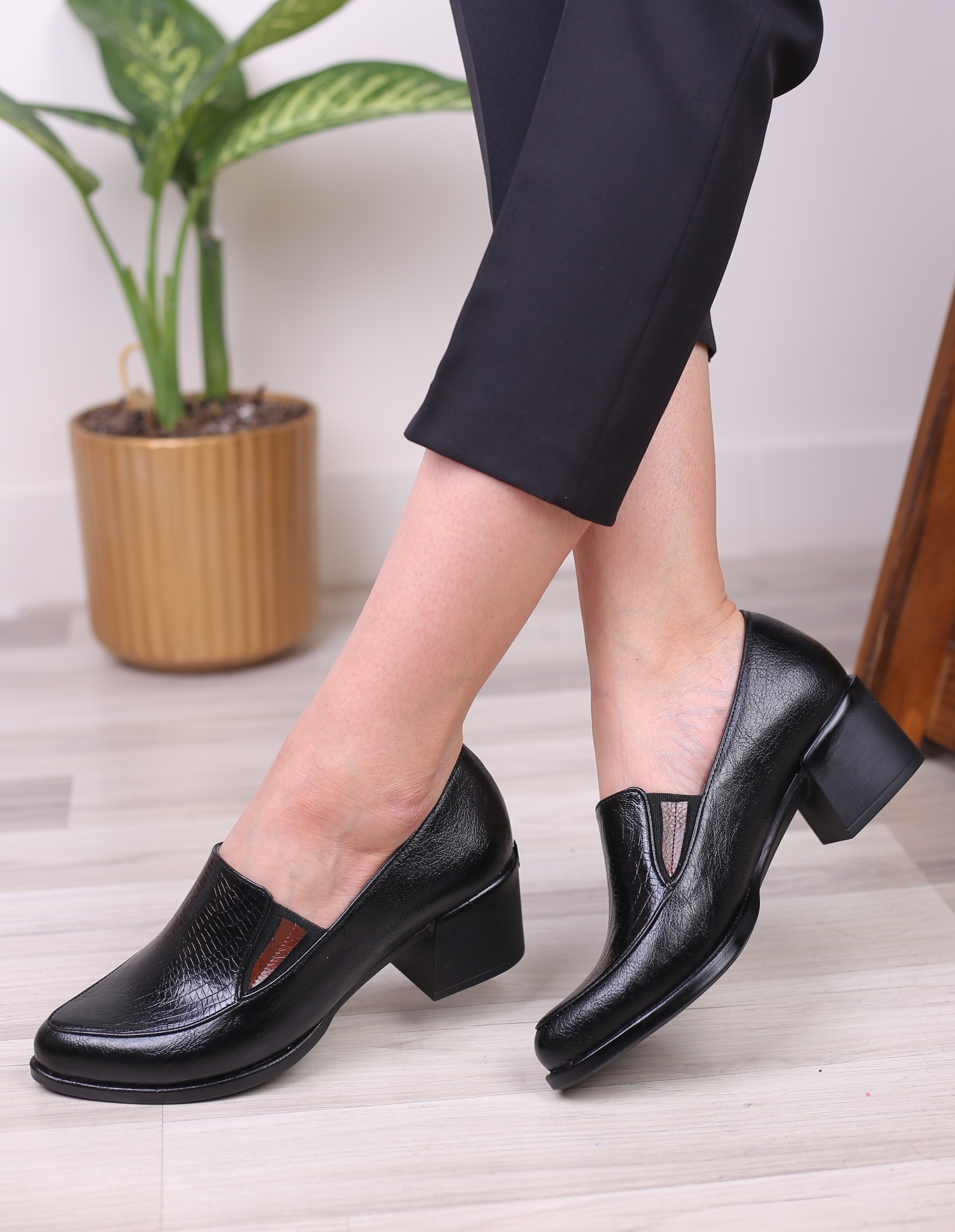 کفش پرسنلی زنانه طبی بارلی