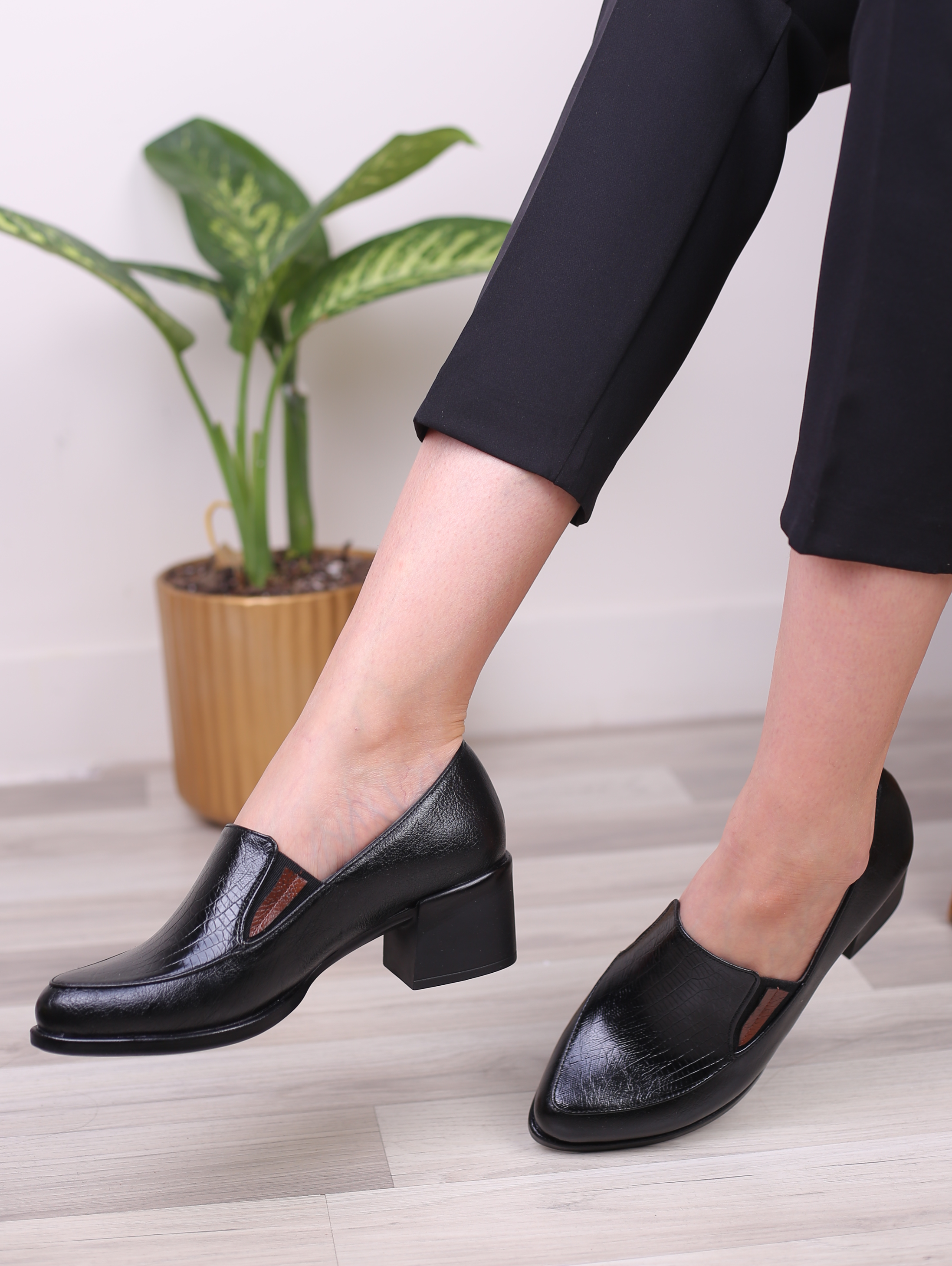 کفش پرسنلی زنانه طبی بارلی