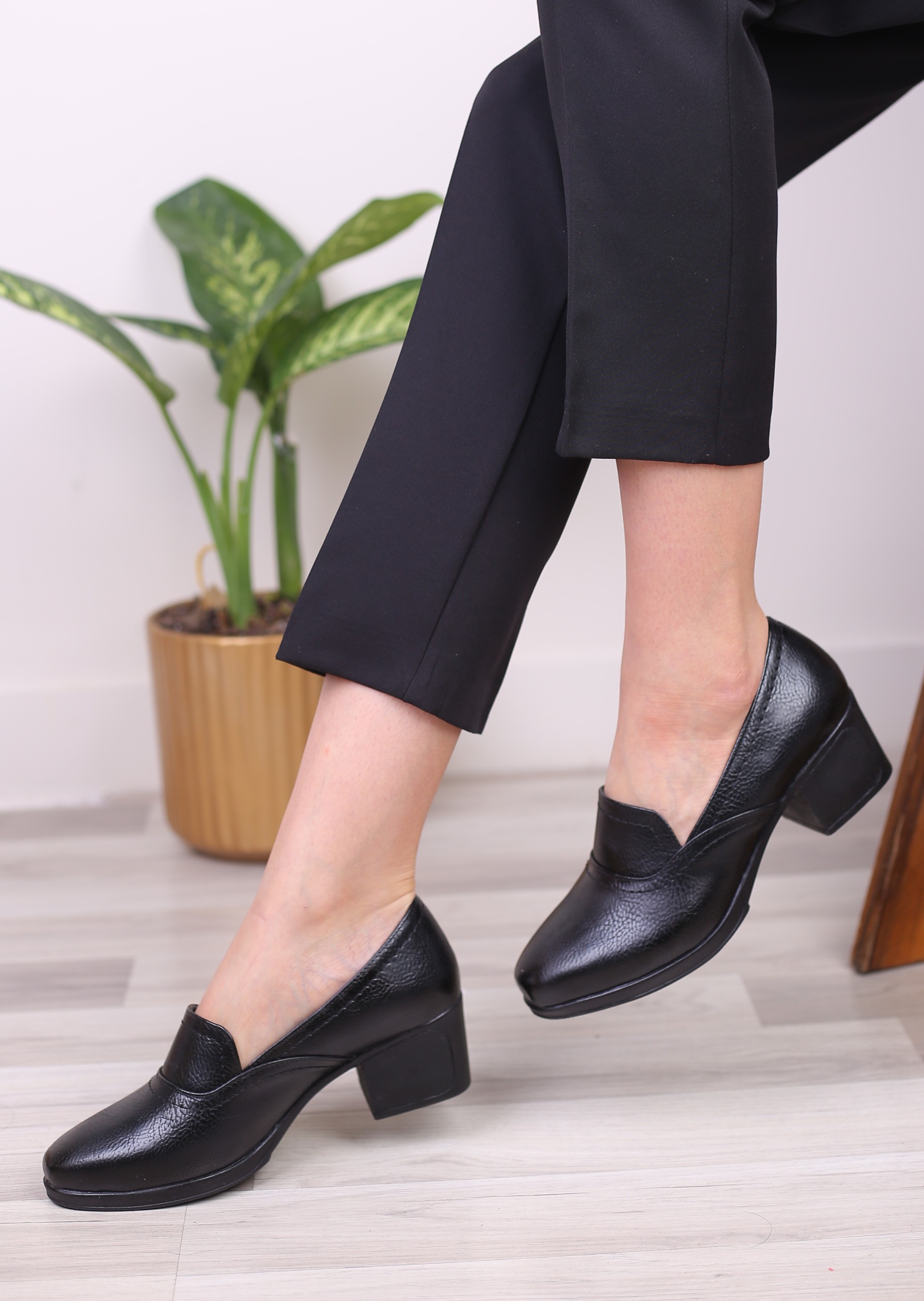 کفش پرسنلی زنانه طبی ژاله