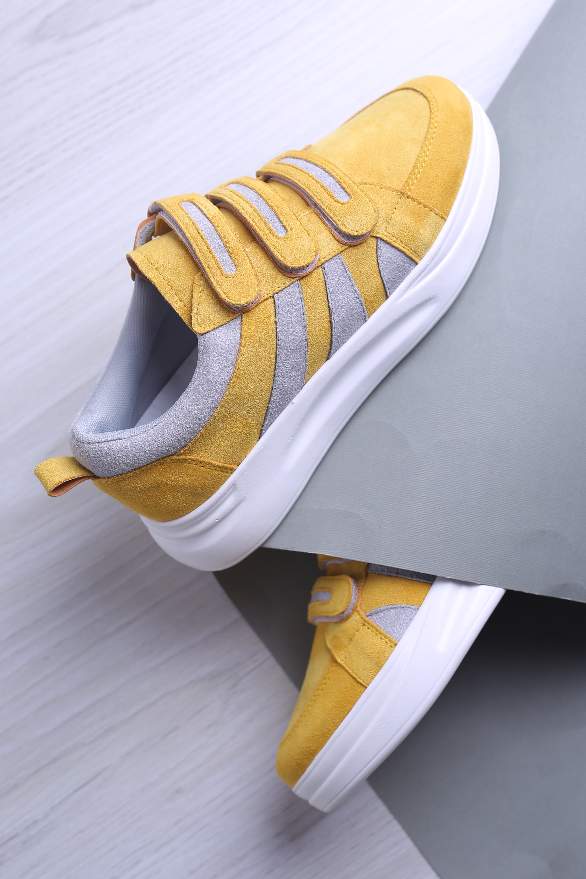 کفش اسپرت زنانه سوئیت سه چسب