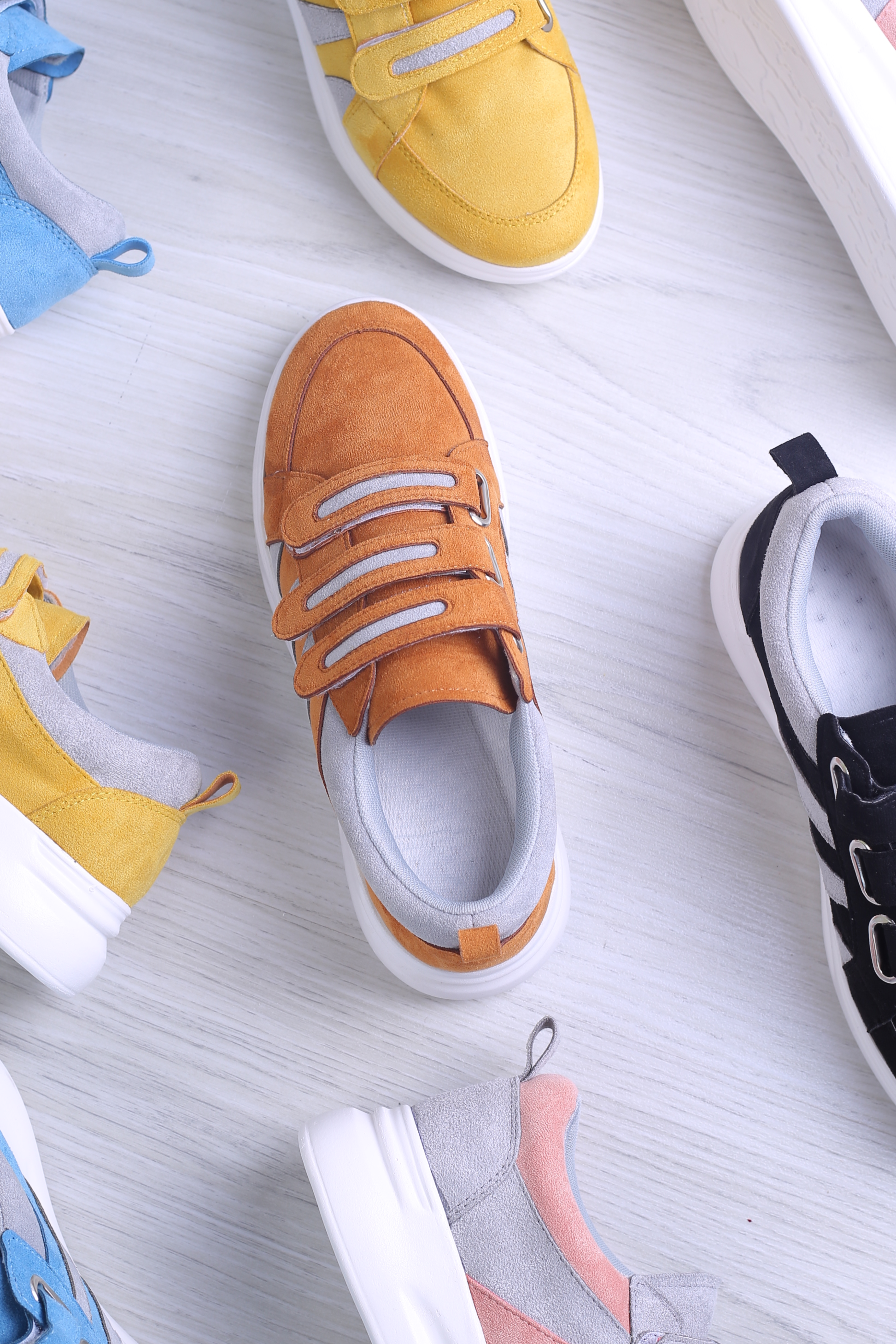 کفش اسپرت زنانه سوئیت سه چسب