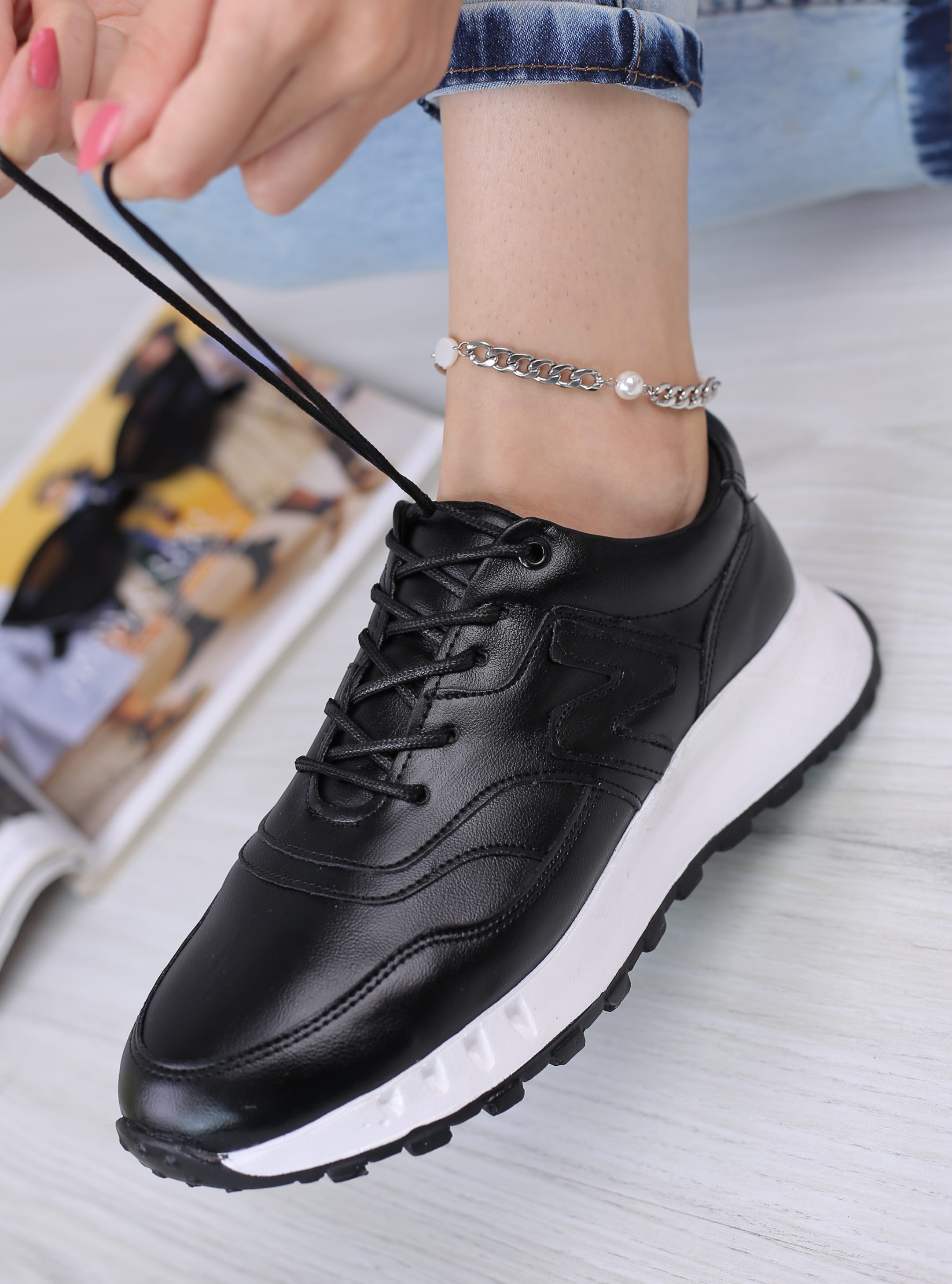 کفش اسپرت زنانه نیونایس