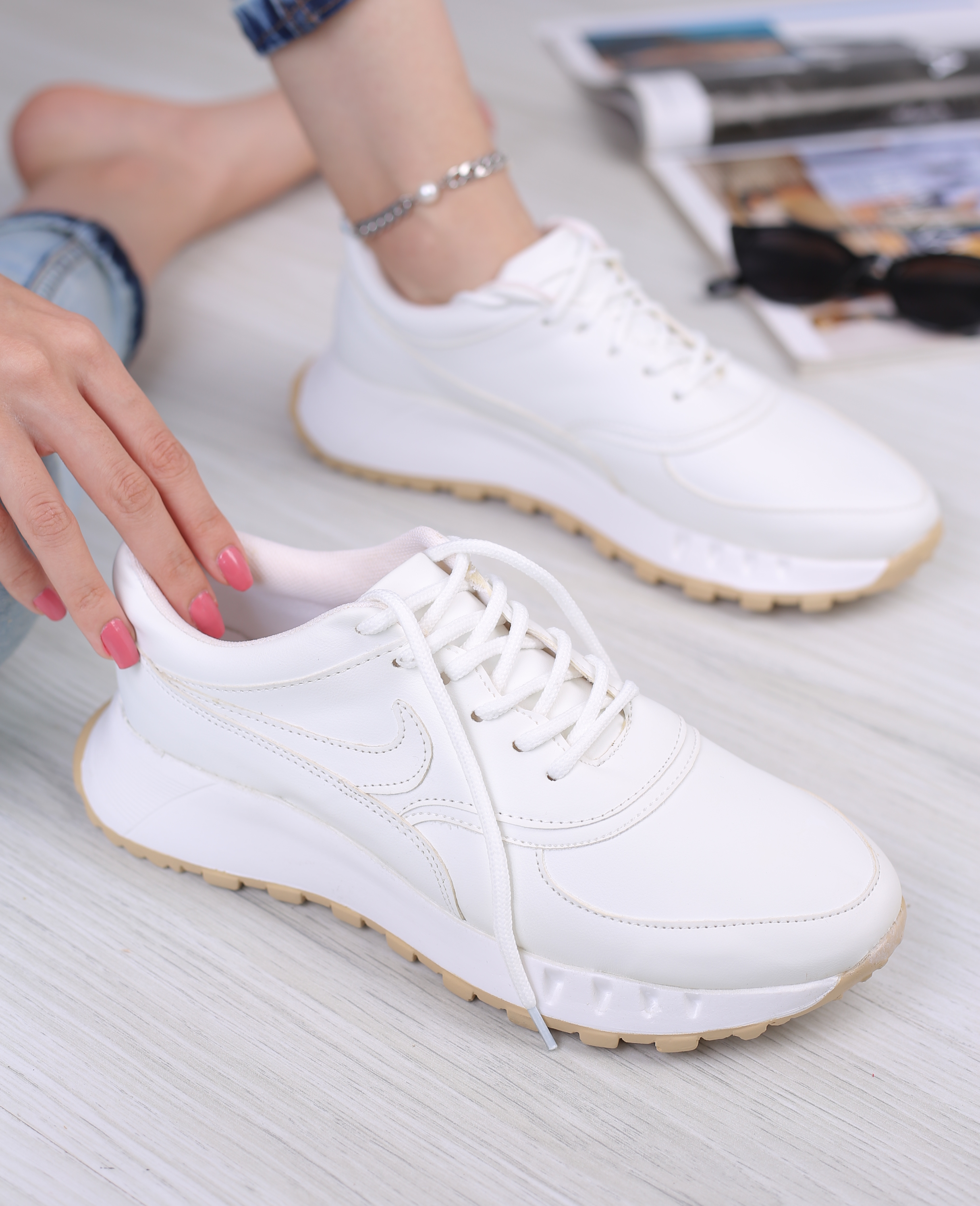 کفش اسپرت زنانه نیونایس