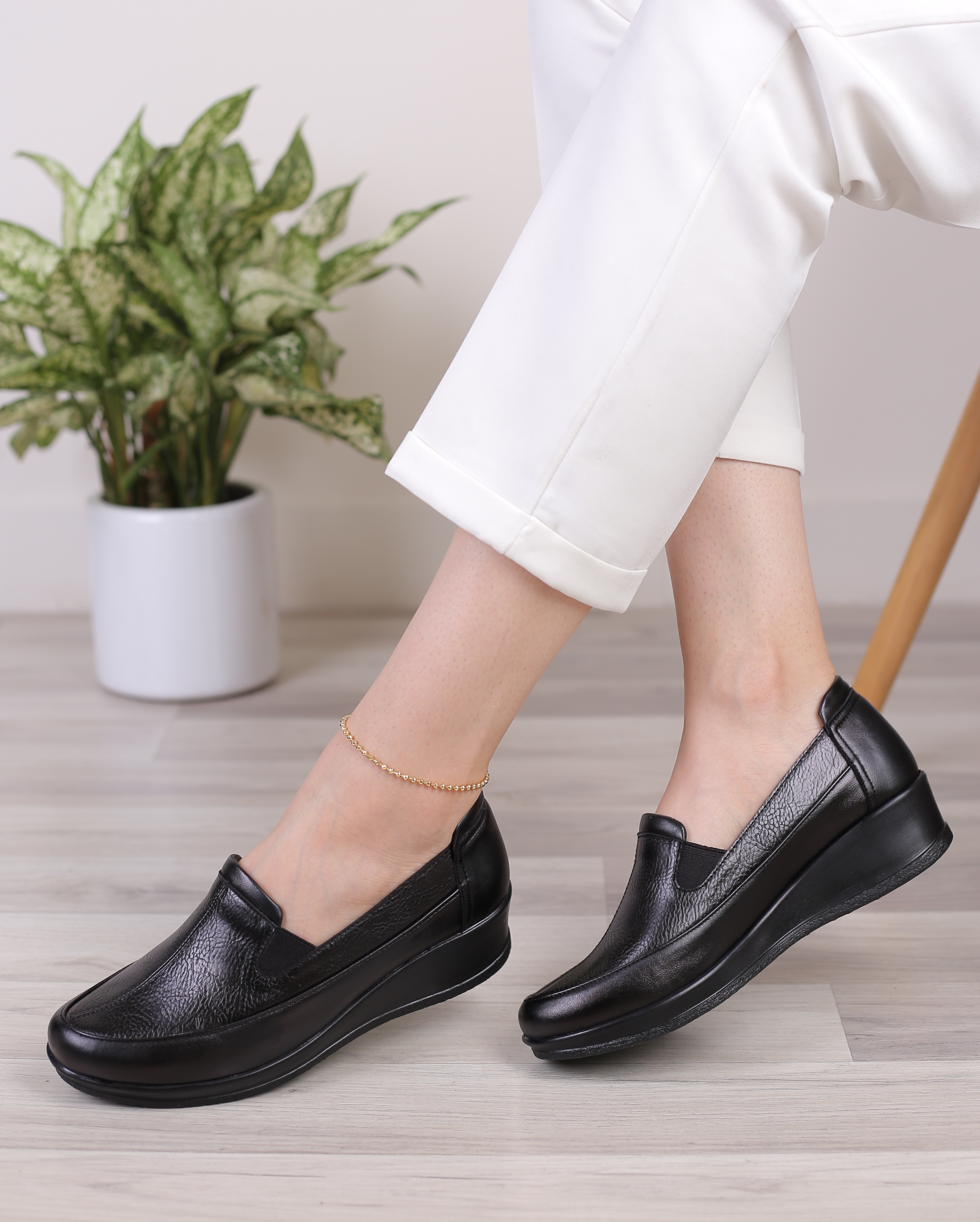 کفش پرسنلی زنانه یگانه