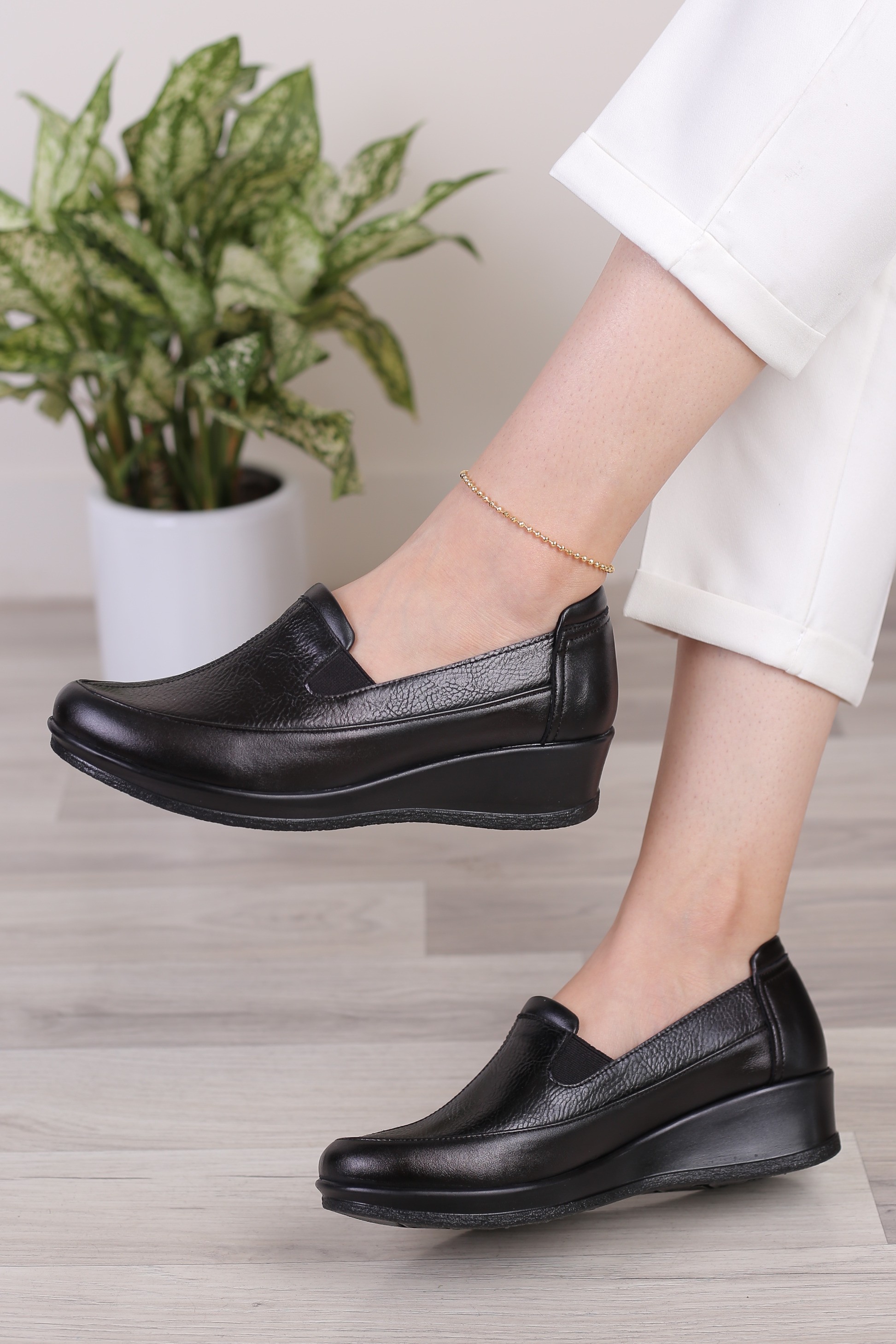 کفش پرسنلی زنانه یگانه