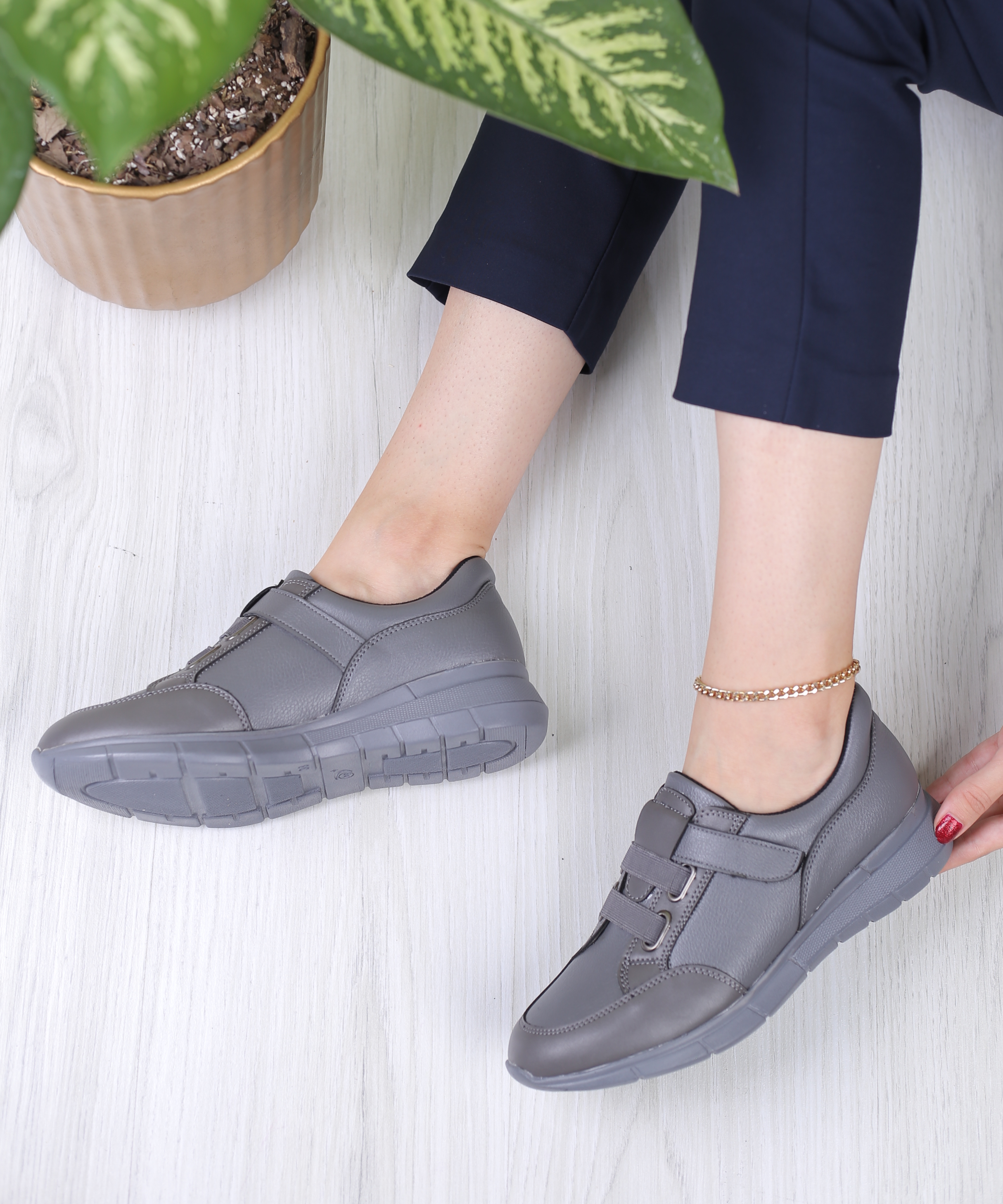 کفش اسپرت زنانه منترال