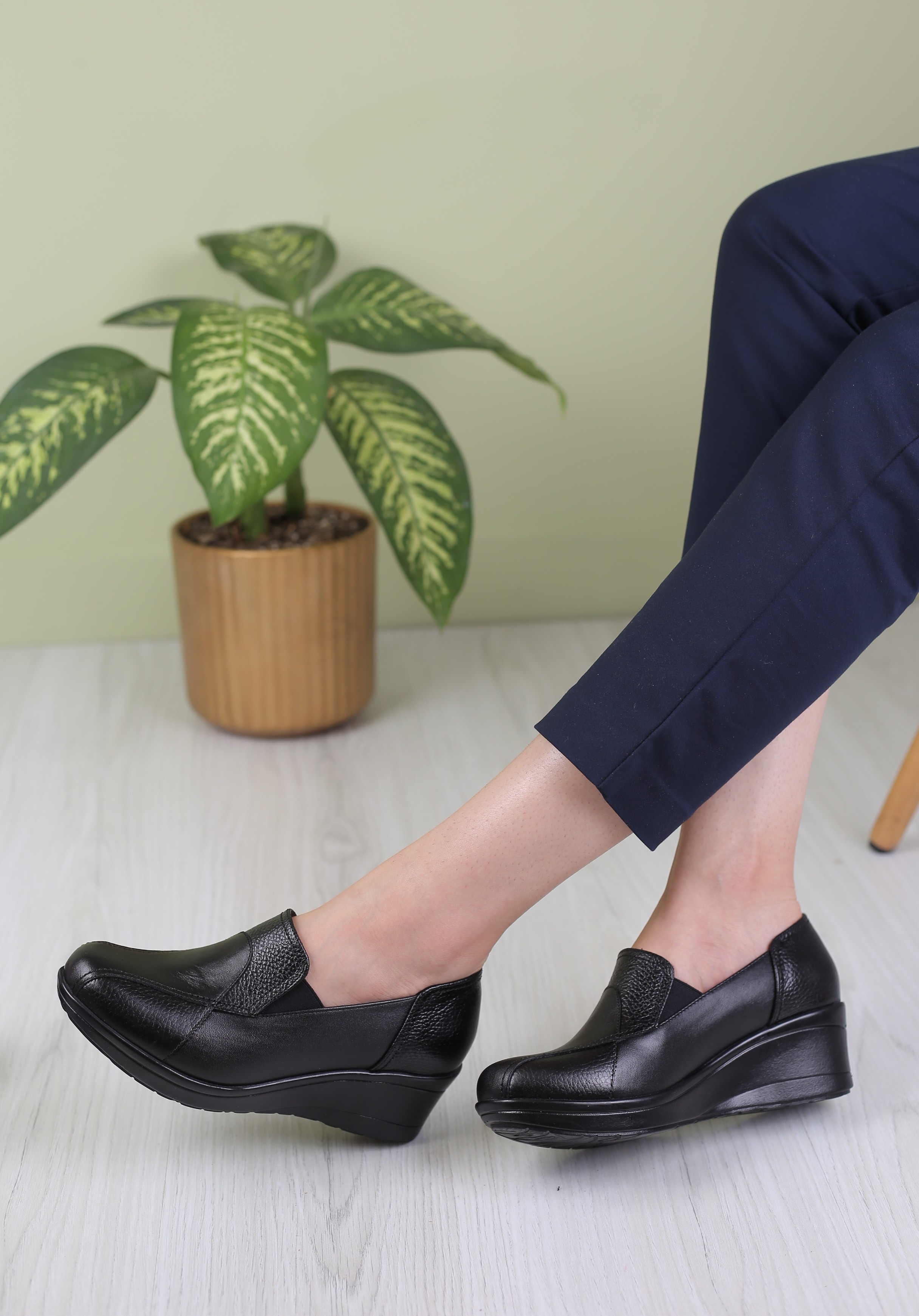 کفش پرسنلی زنانه کد 128 پلاک