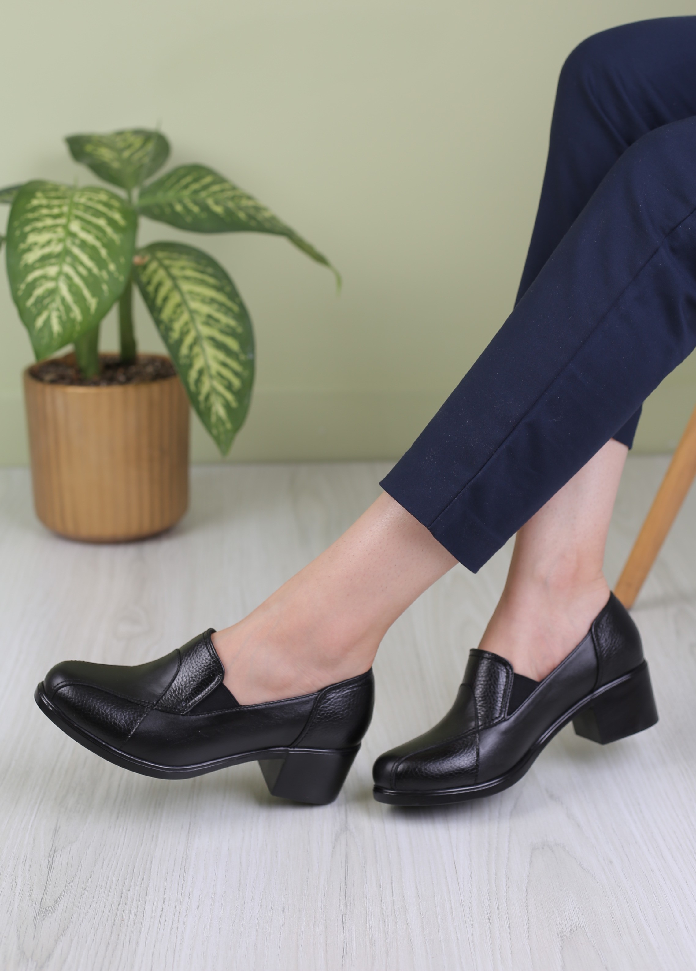 کفش پرسنلی زنانه کد 127 پلاک