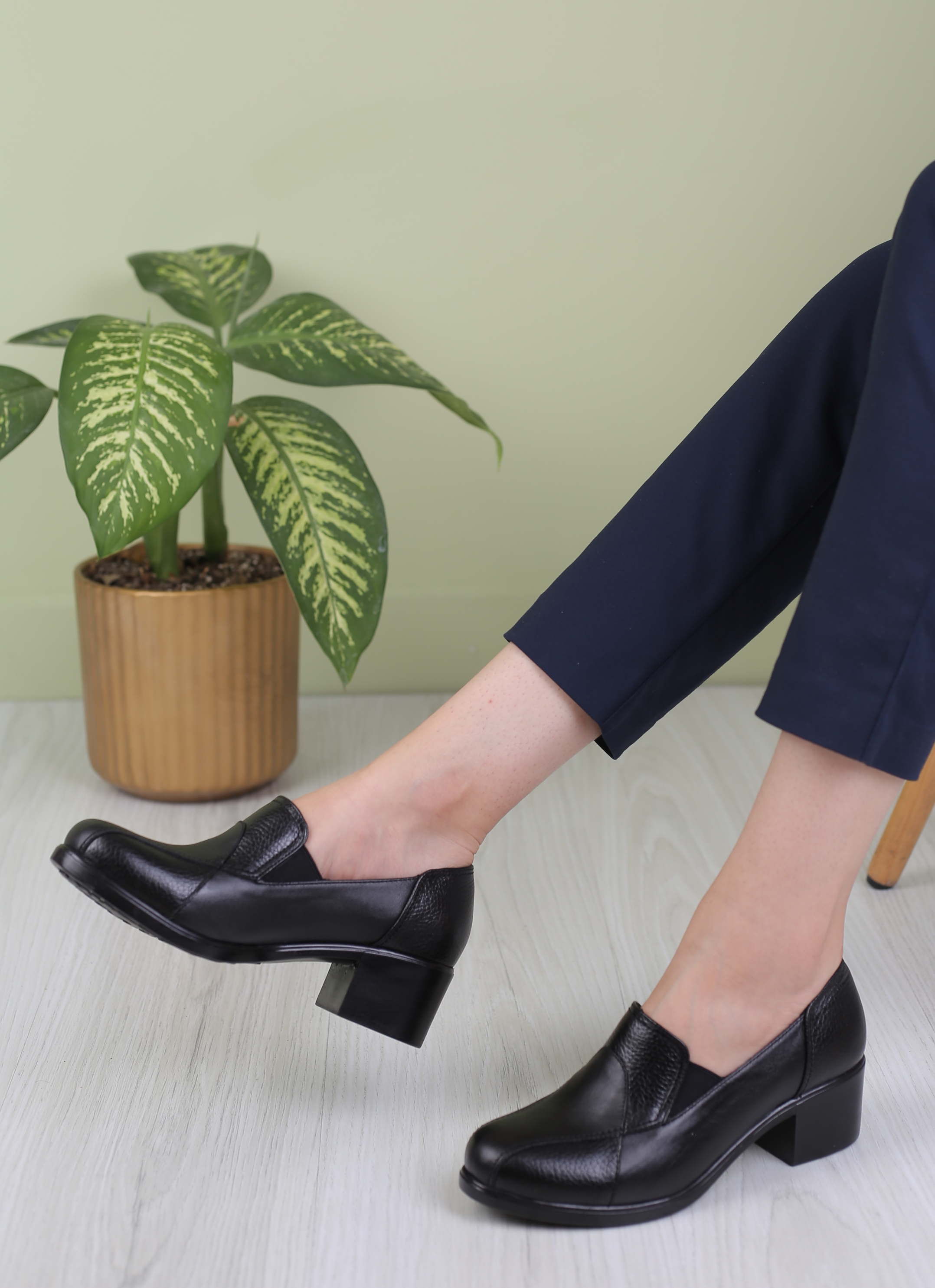 کفش پرسنلی زنانه کد 127 پلاک