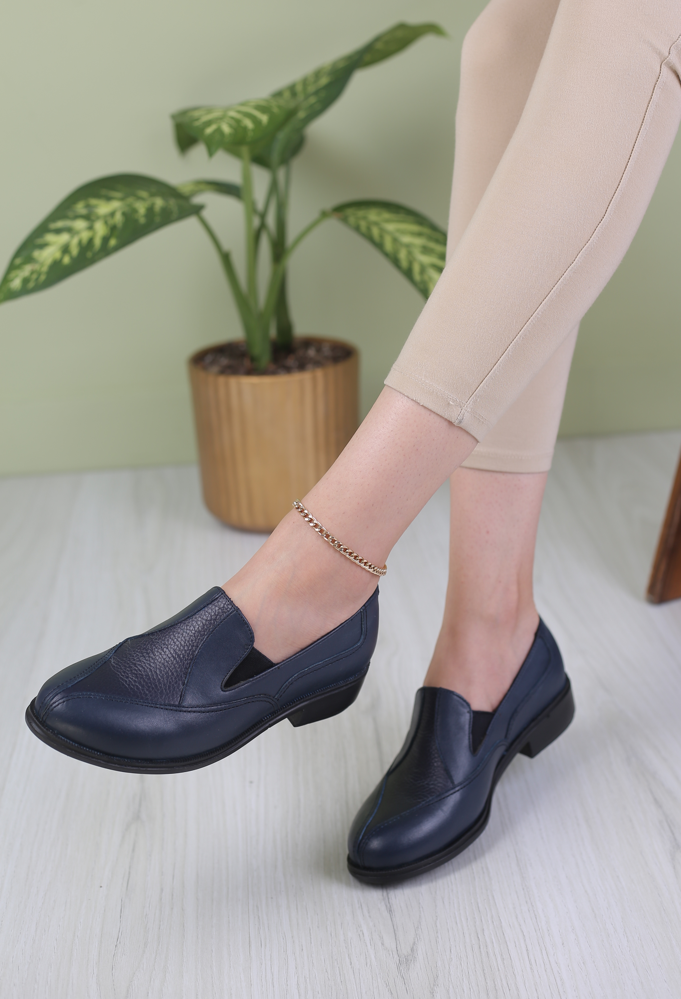 کفش پرسنلی زنانه کد 124 پلاک