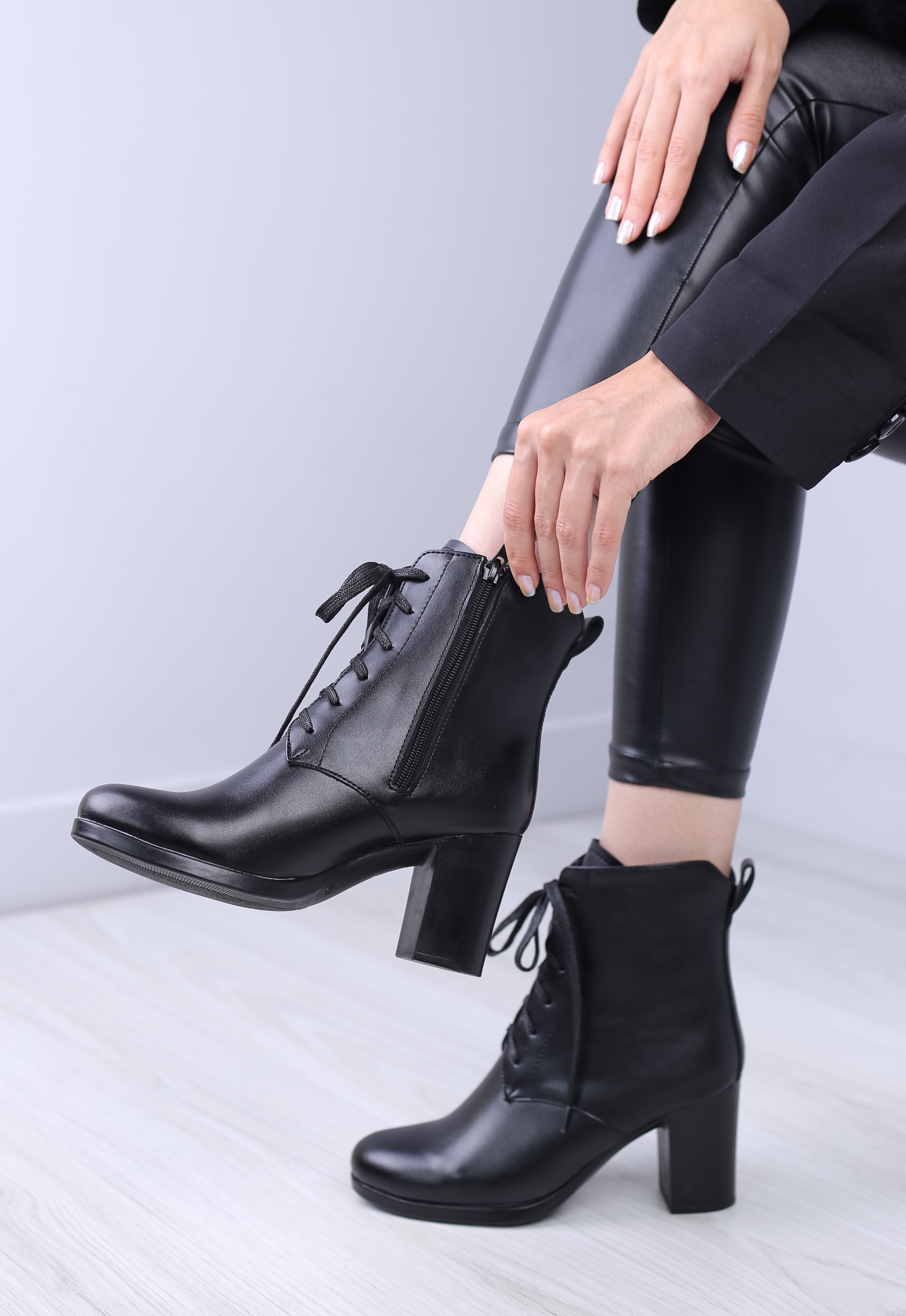 کفش بوت زنانه پاشنه دار بندی