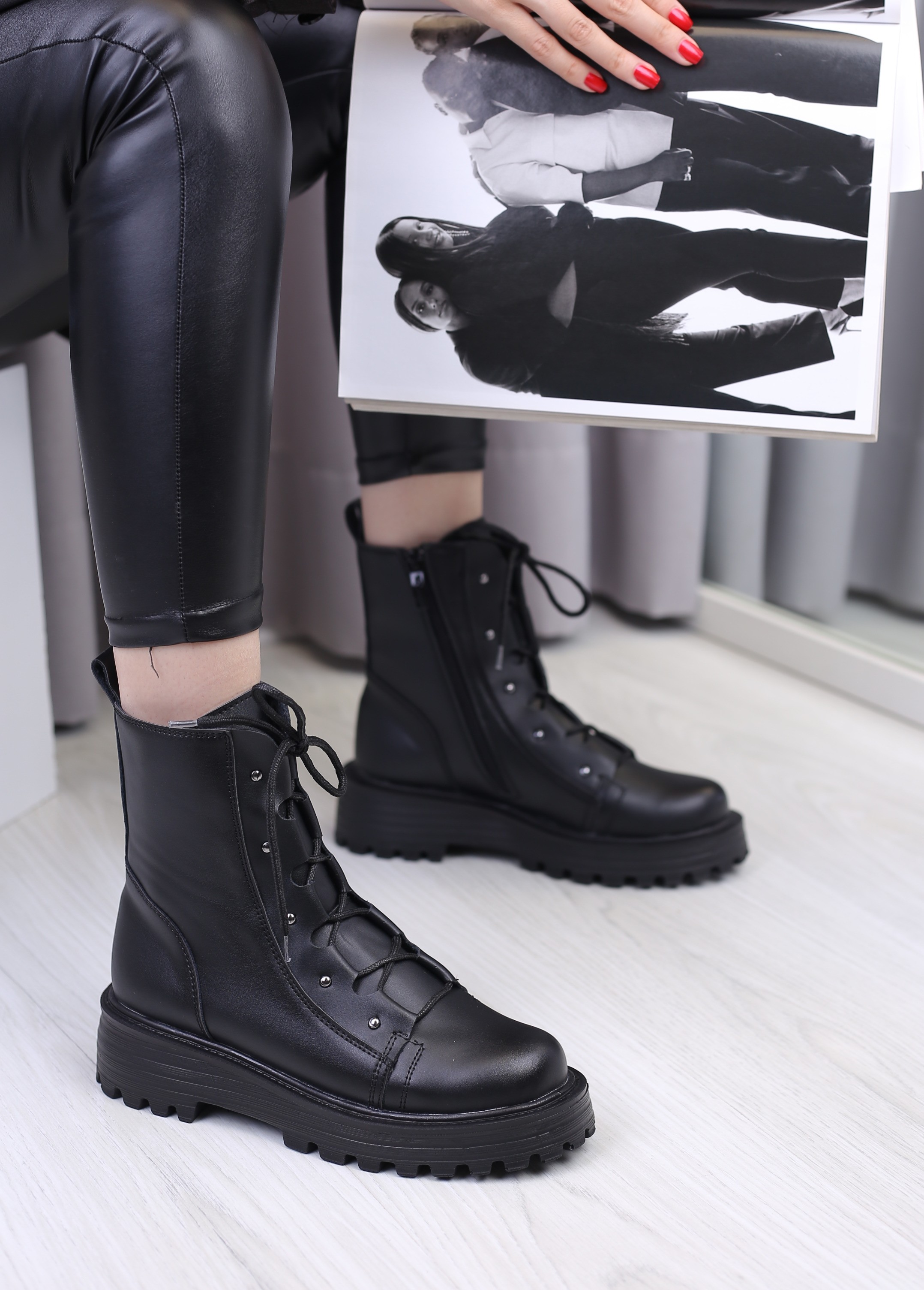 نیم بوت زنانه پرچی بندی