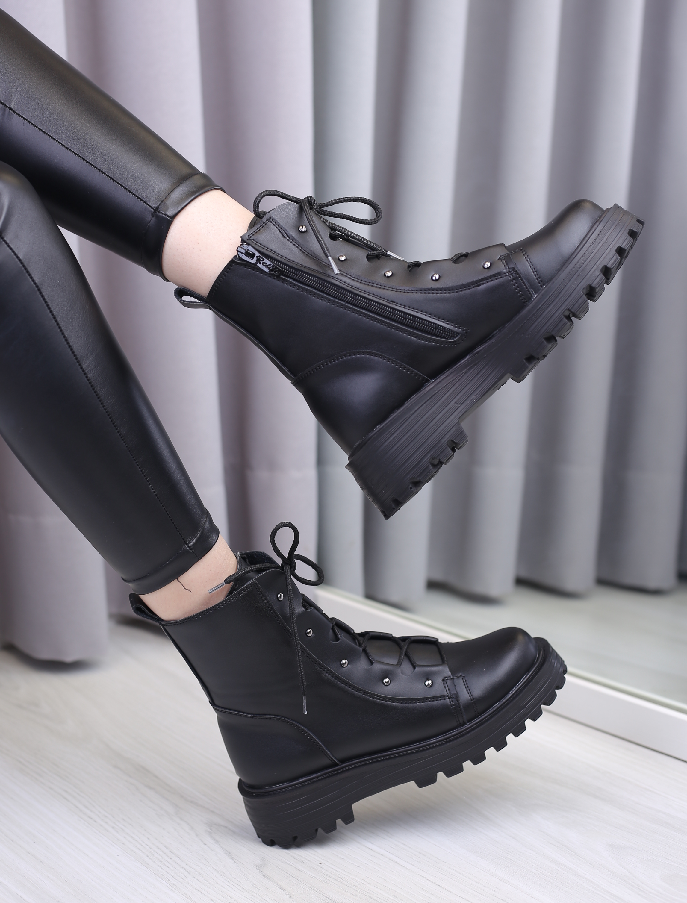 نیم بوت زنانه پرچی بندی