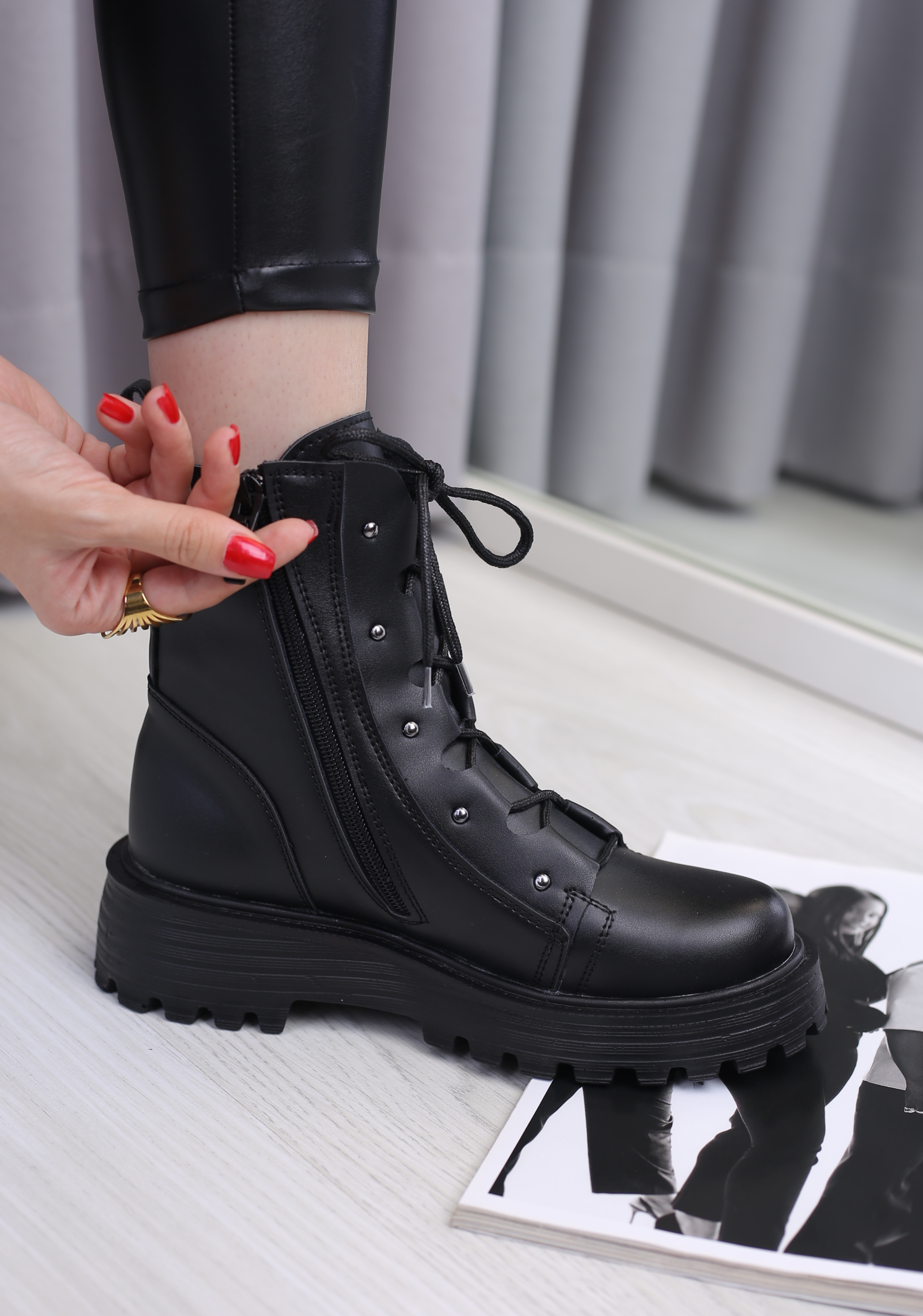 نیم بوت زنانه پرچی بندی