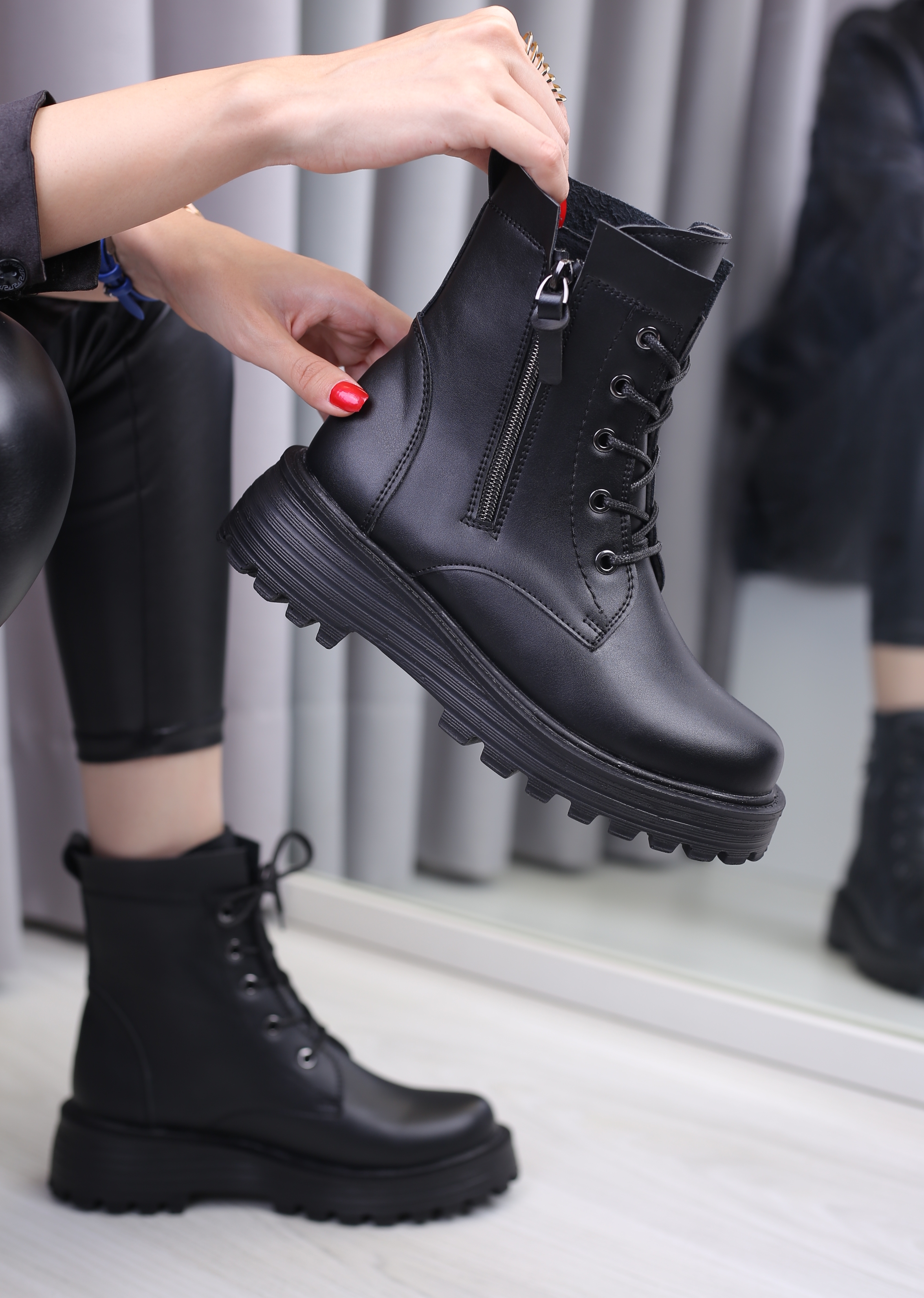 نیم بوت زنانه زیپ بیرون