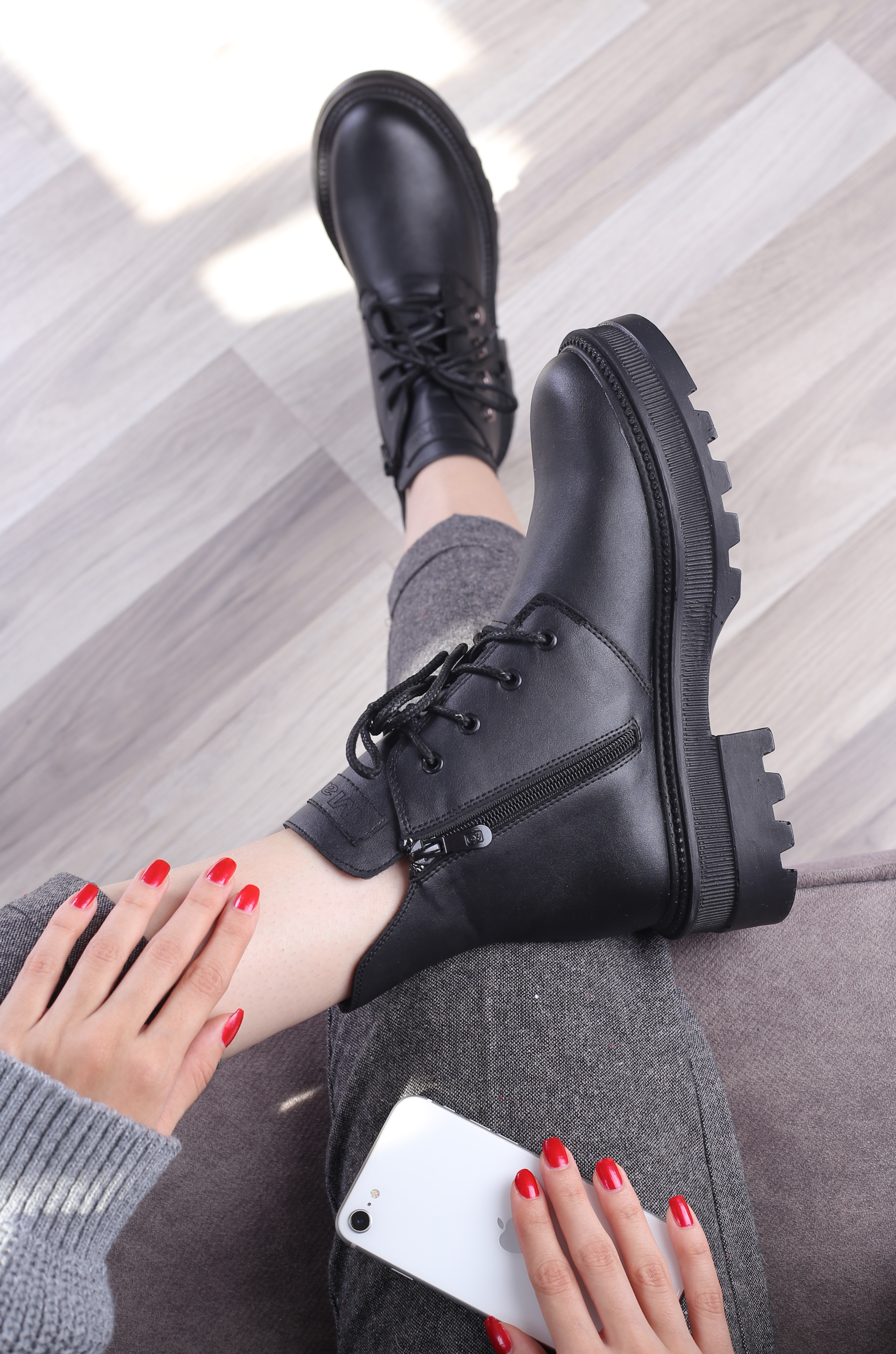 نیم بوت زنانه دکمه ای