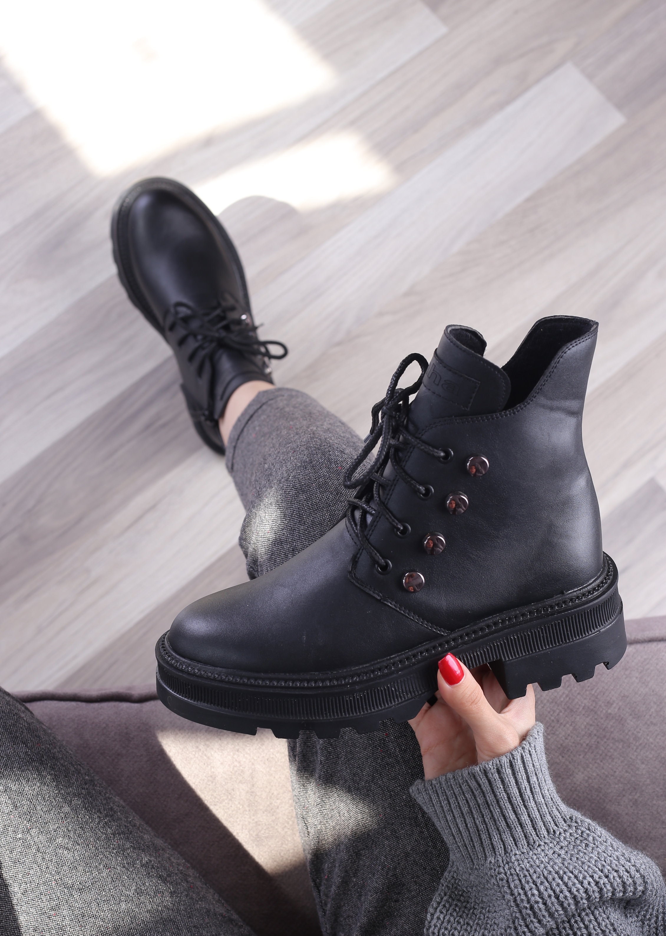 نیم بوت زنانه دکمه ای