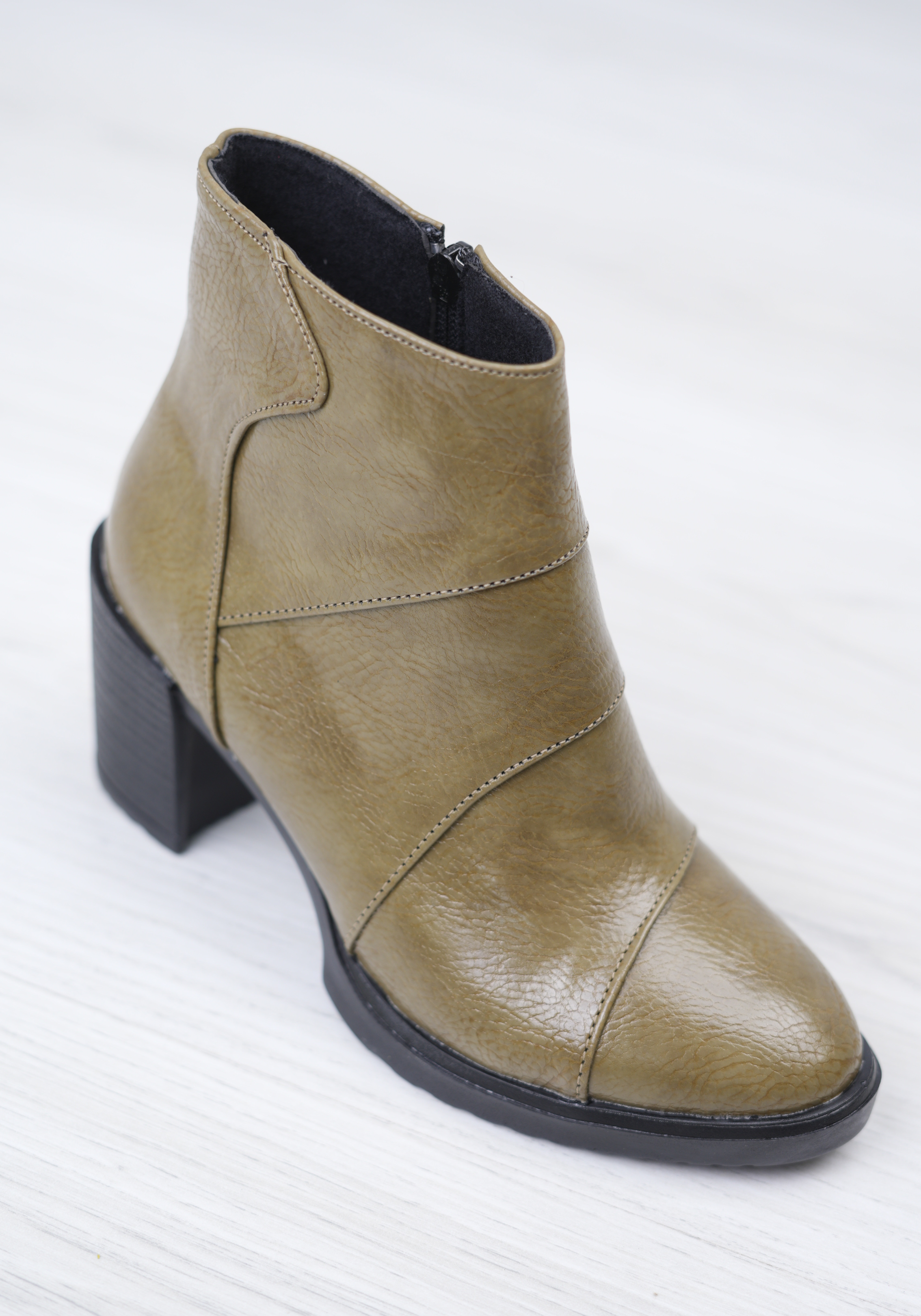 کفش نیم بوت زنانه 550