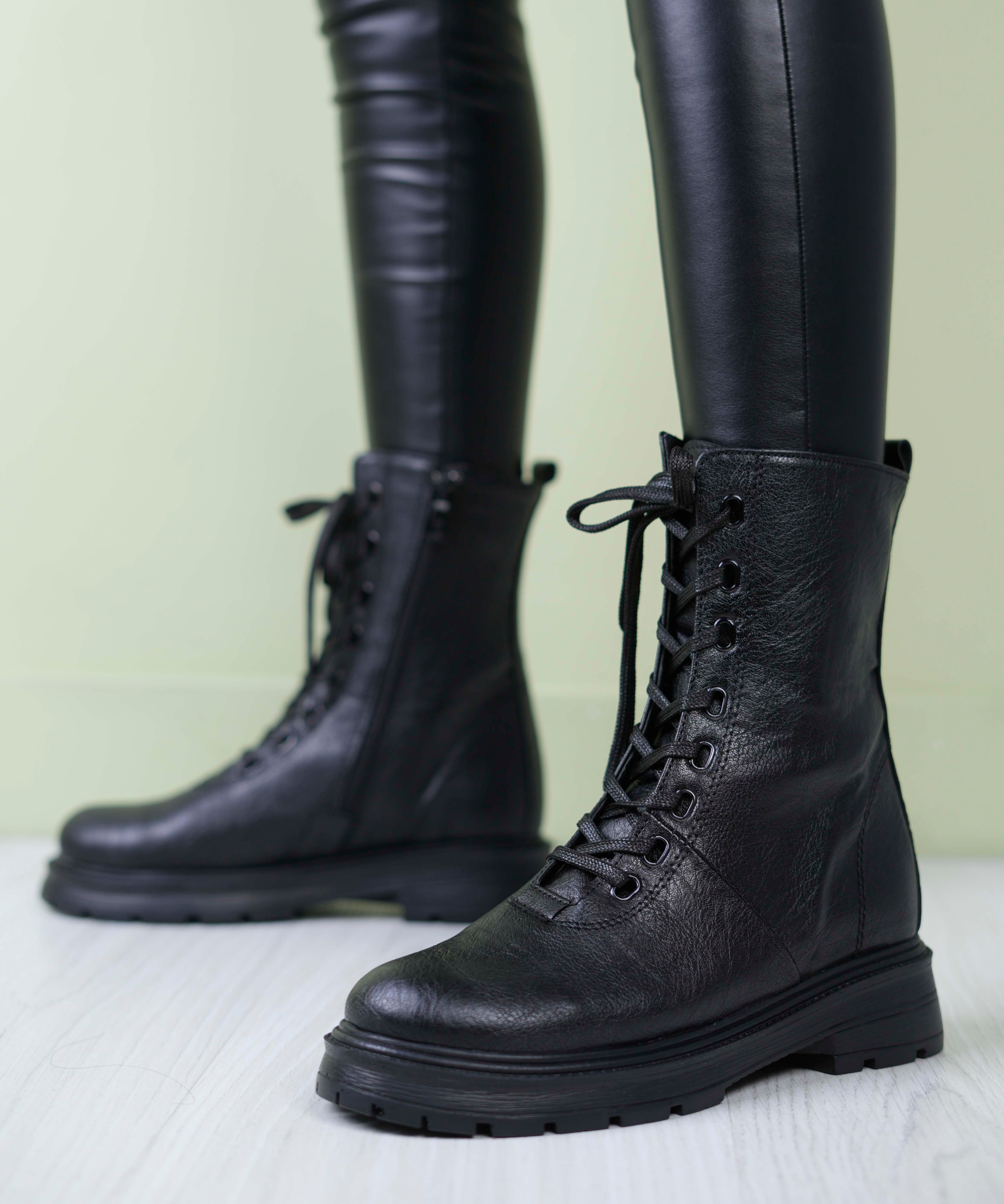 بوت بلند زنانه ویکی