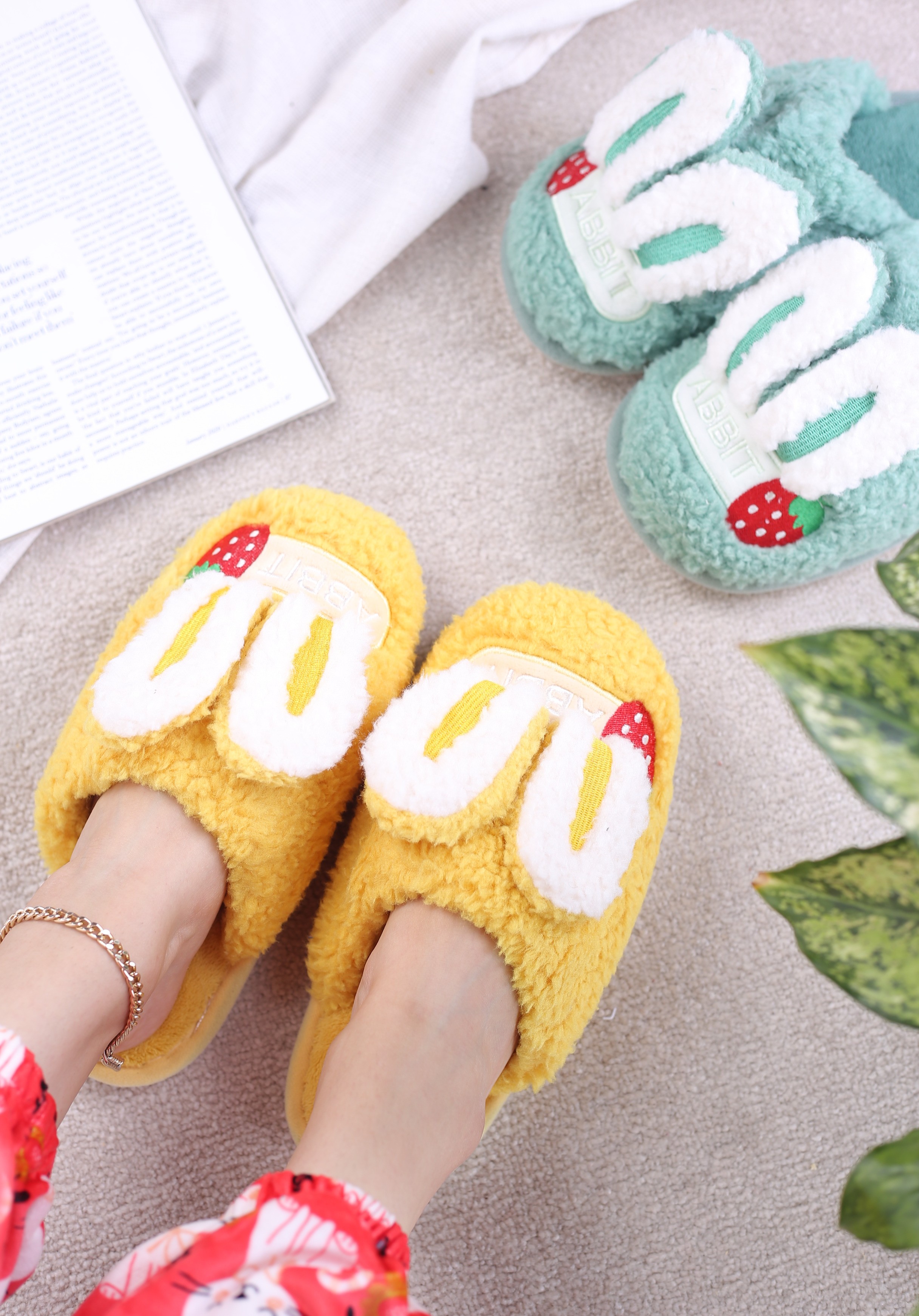 پاپوش جلوبسته زنانه خرگوش توت فرنگی