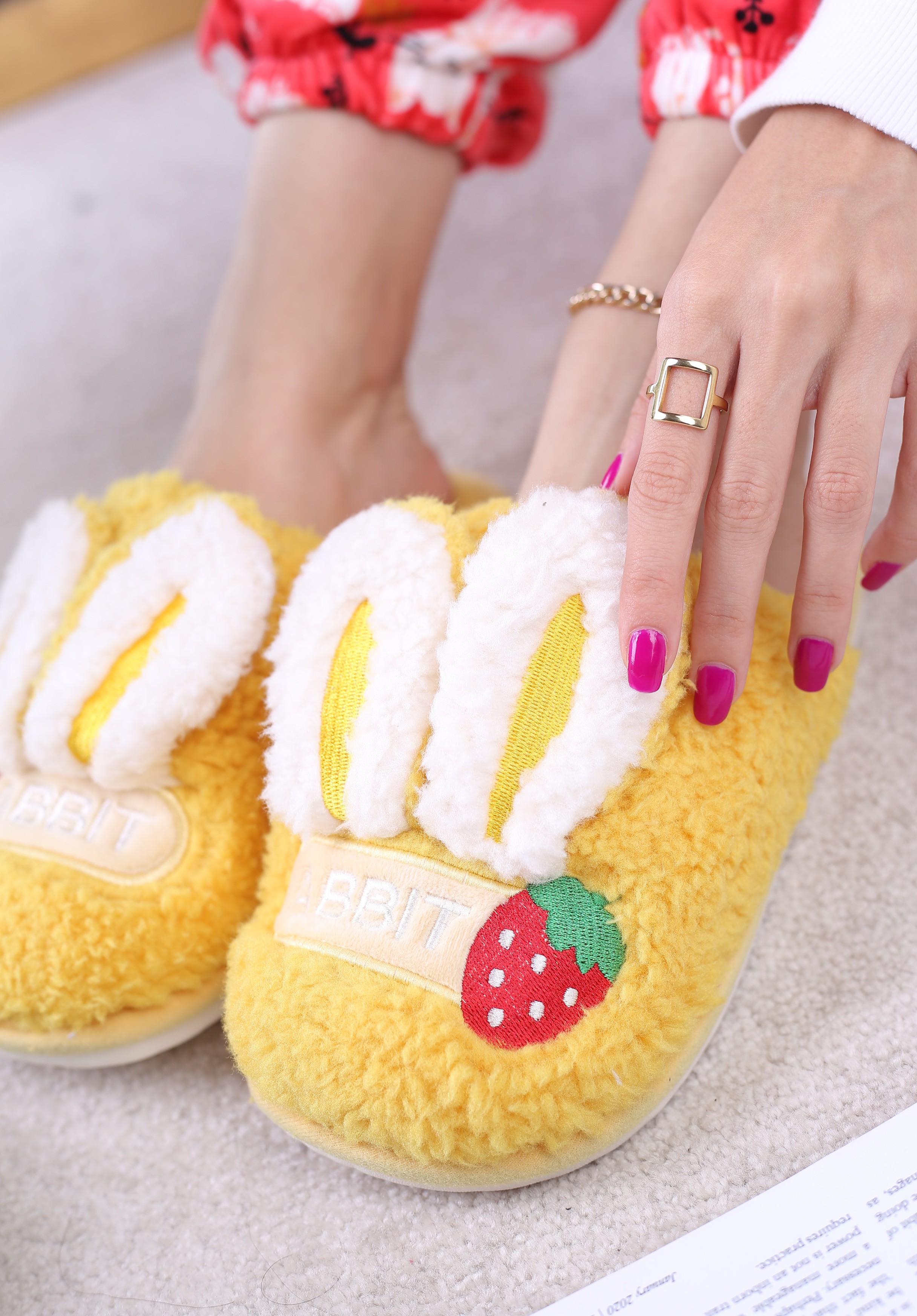 پاپوش جلوبسته زنانه خرگوش توت فرنگی