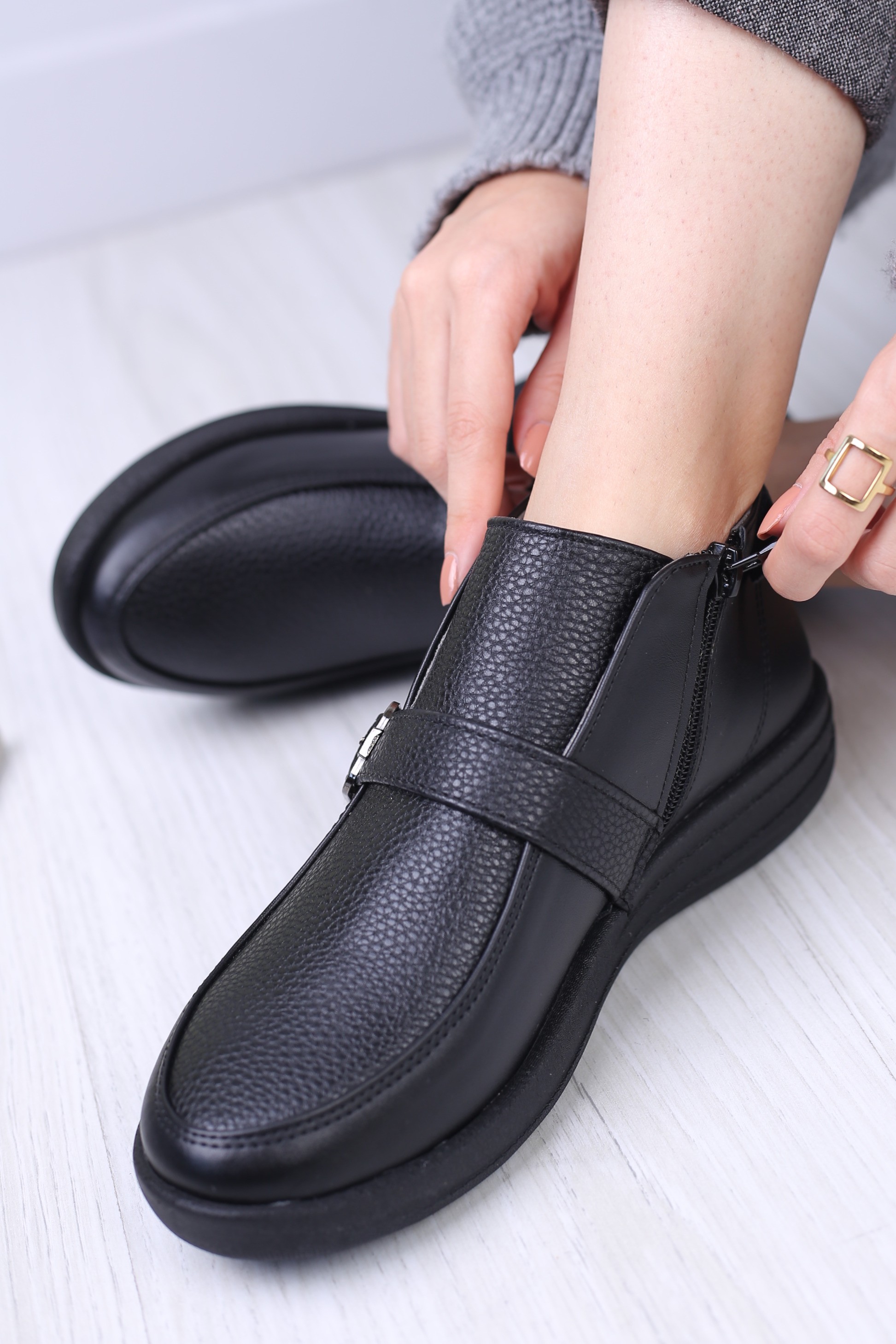 نیم بوت زنانه مایوشوکر