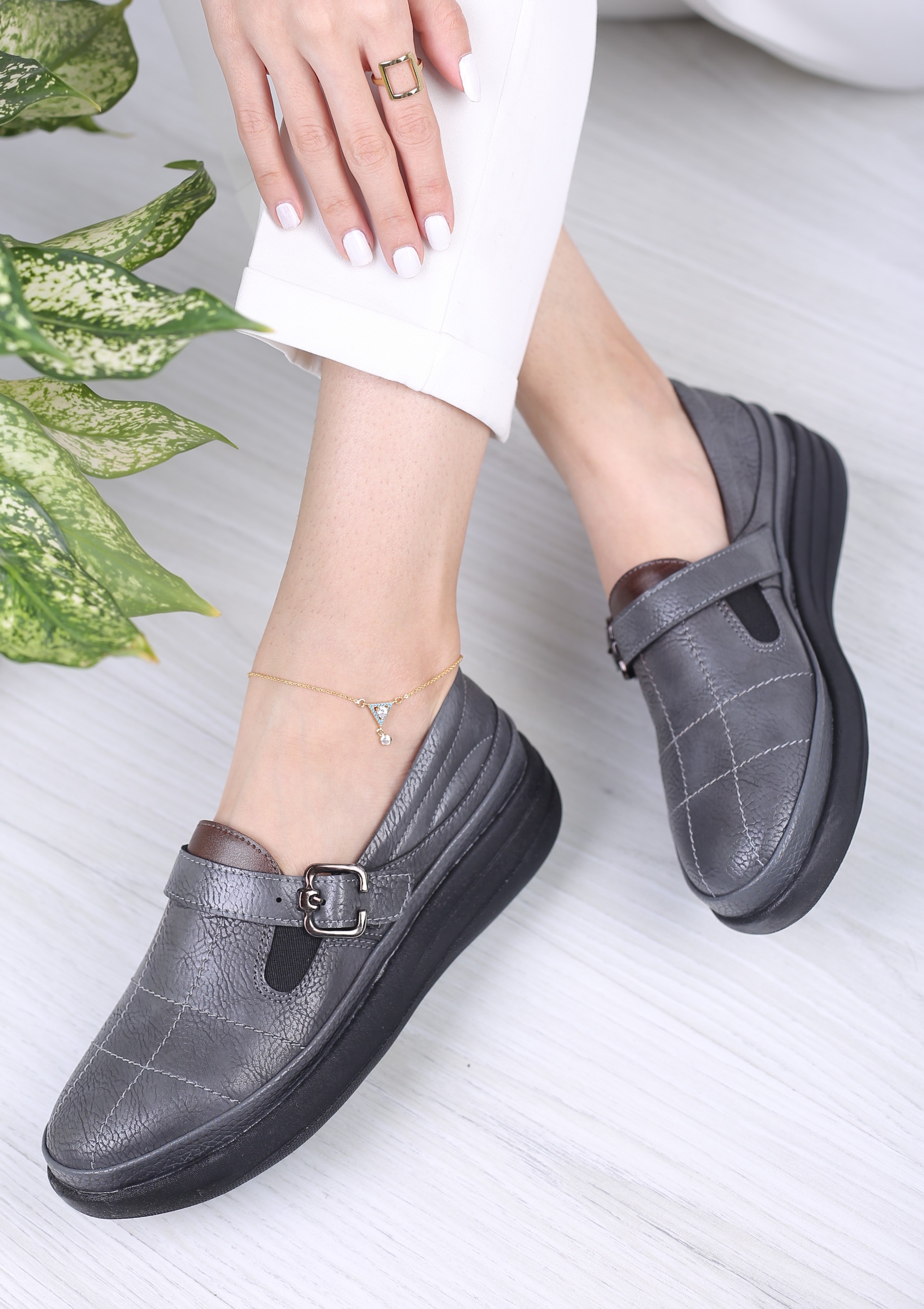 کفش پرسنلی زنانه شطرنجی